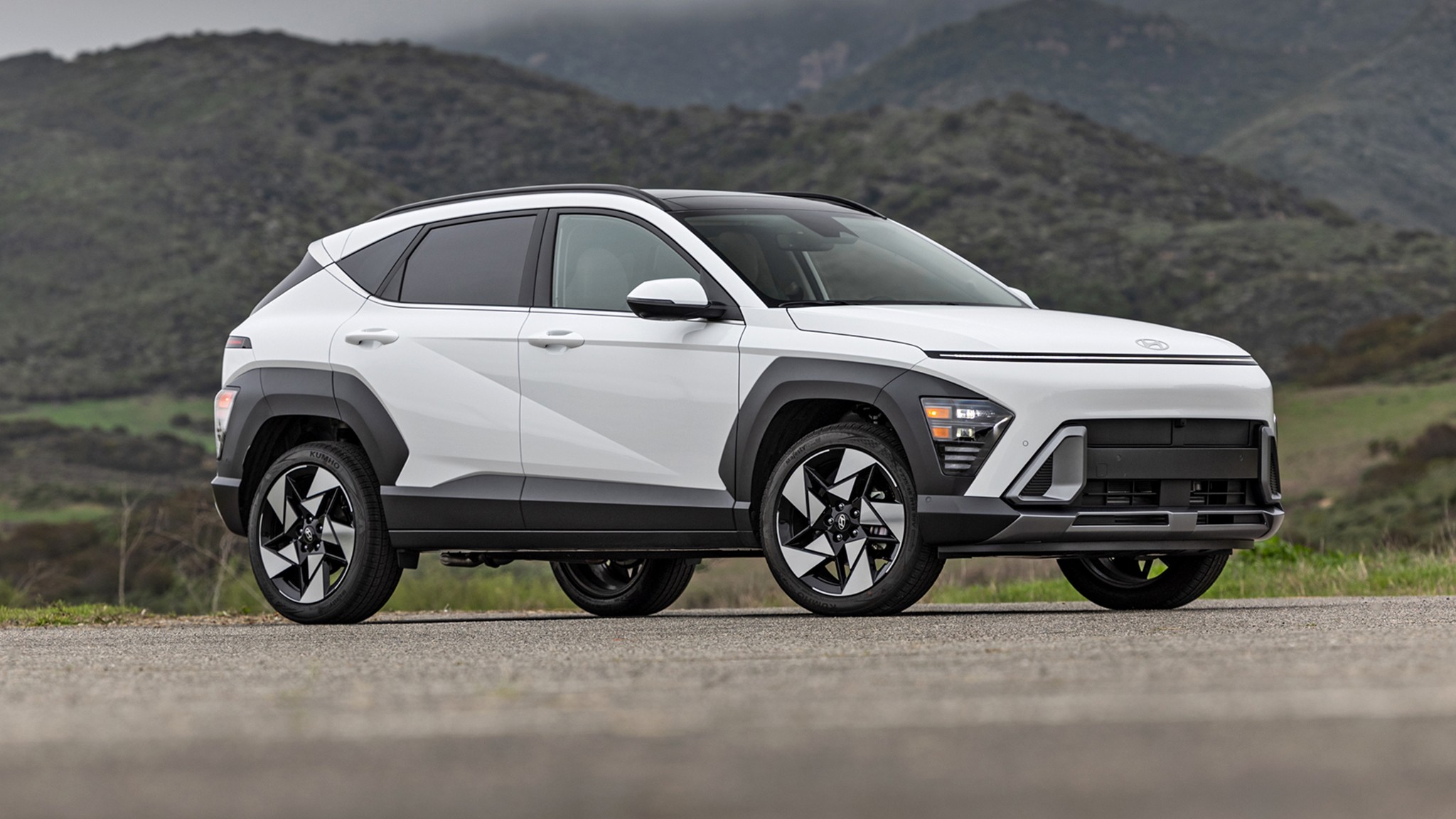 007 2025 Hyundai Kona Front Three Quarter