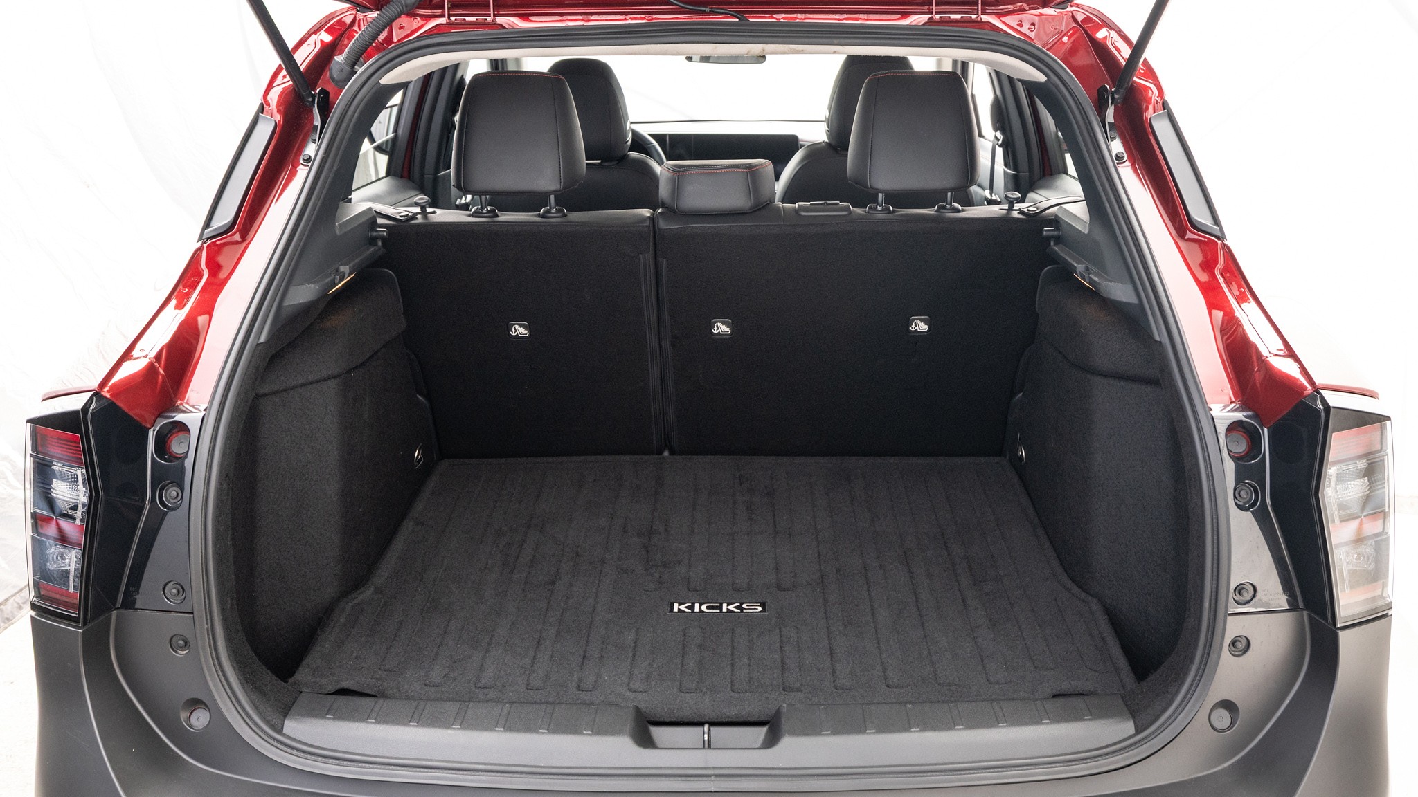 030 2025 Nissan Kicks