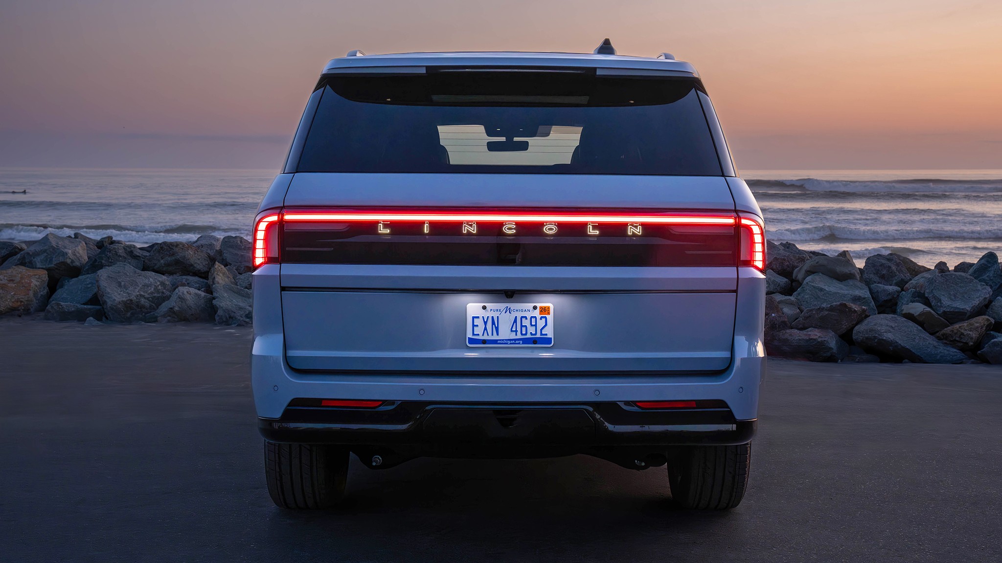 3 2025 Lincoln Navigator Black Label rear view