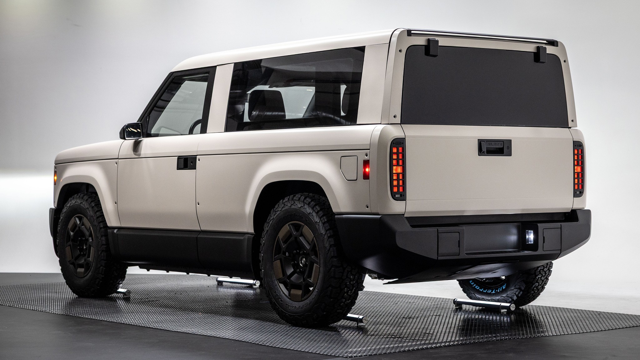 008 2027 Slate Truck