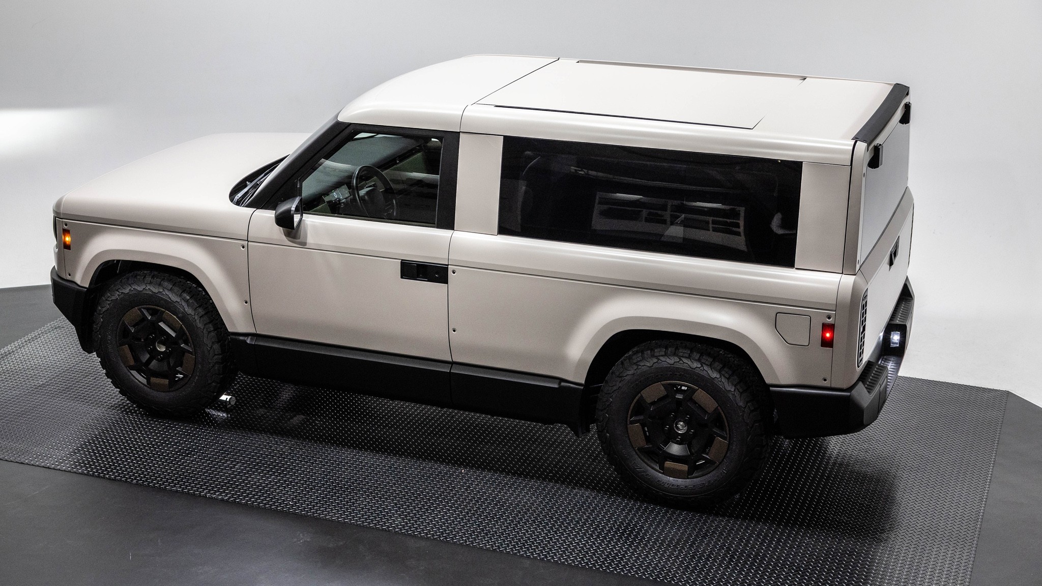 001 2027 Slate Truck