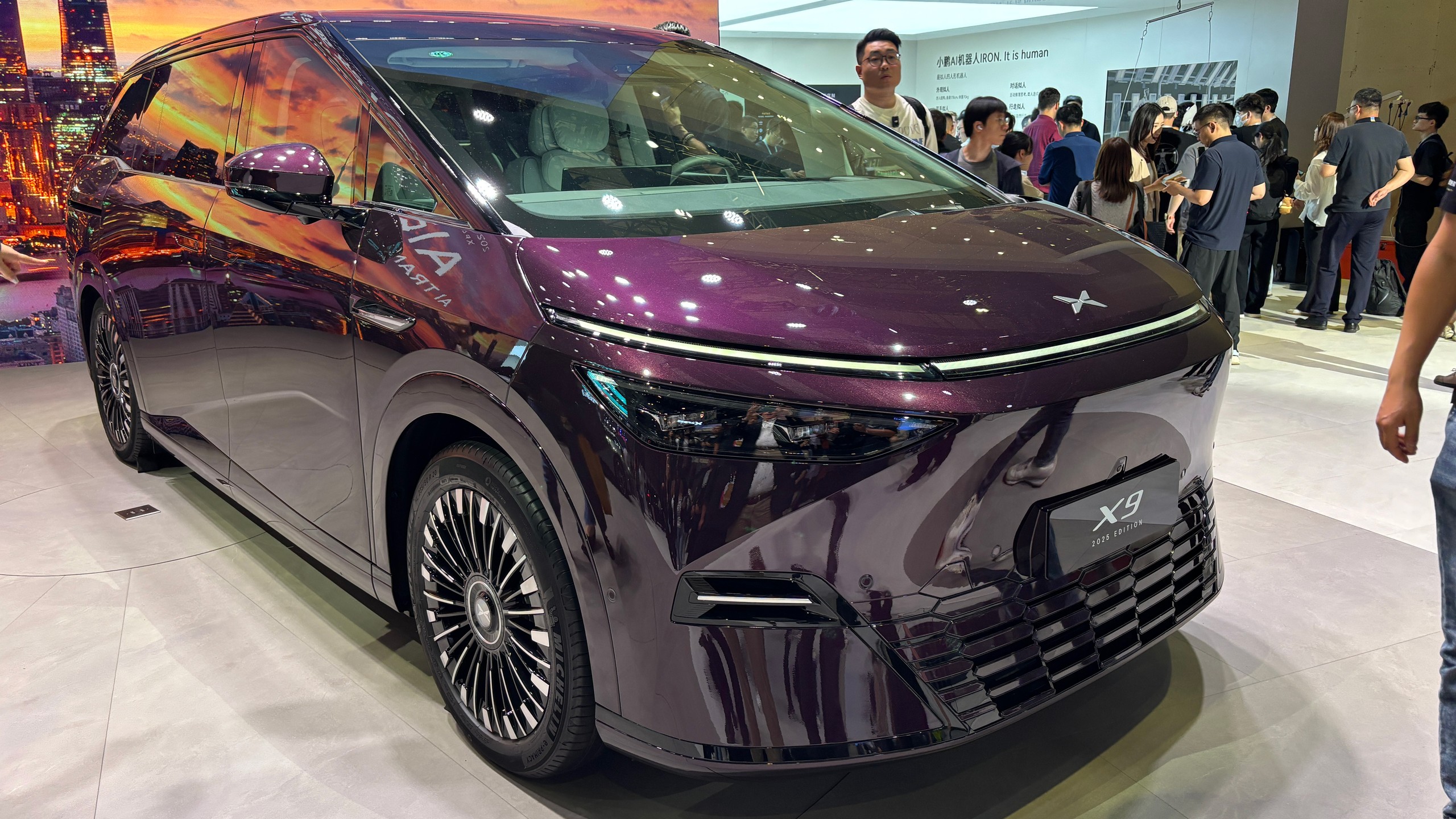 XPeng X9 4