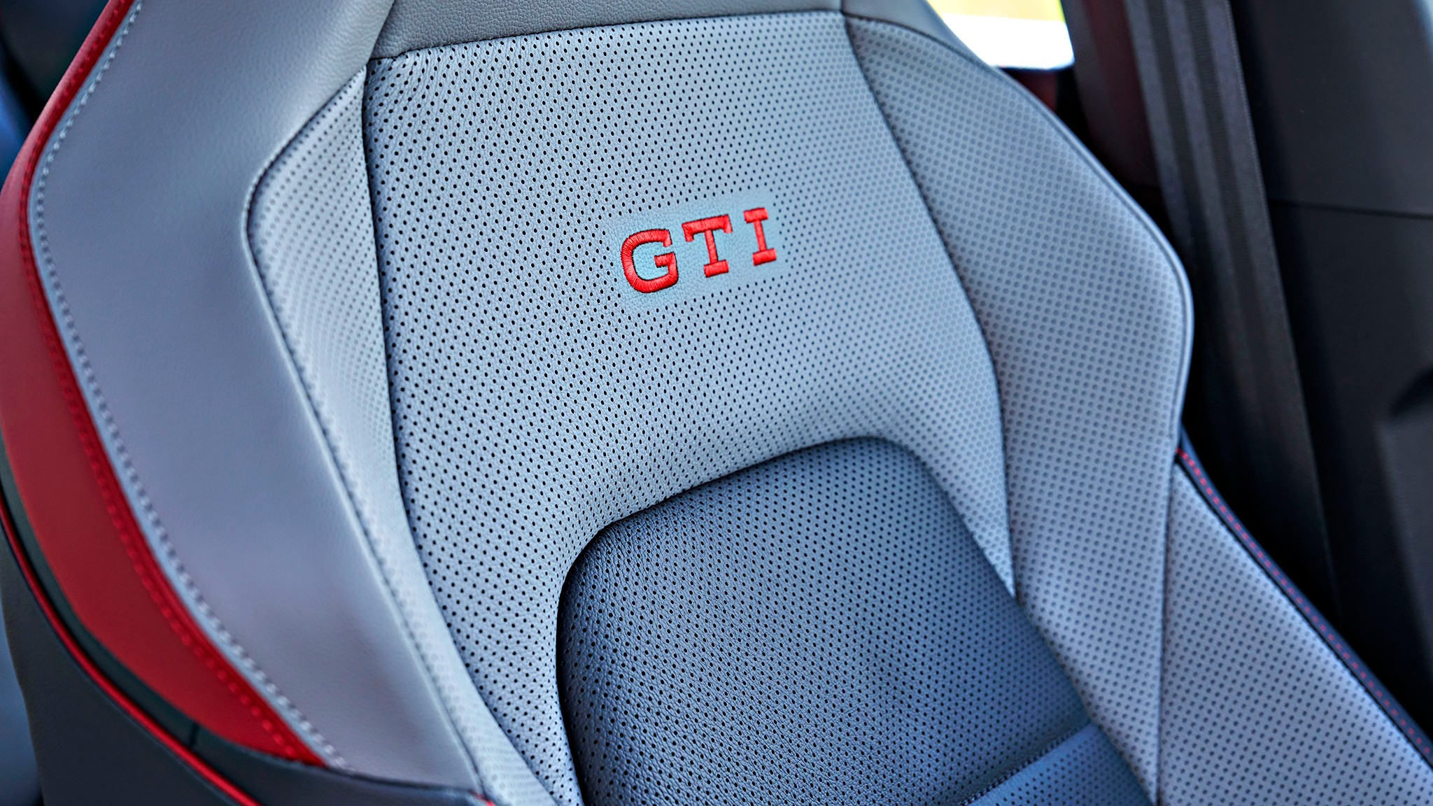 17 2025 Volkswagen GTI autobahn kings red