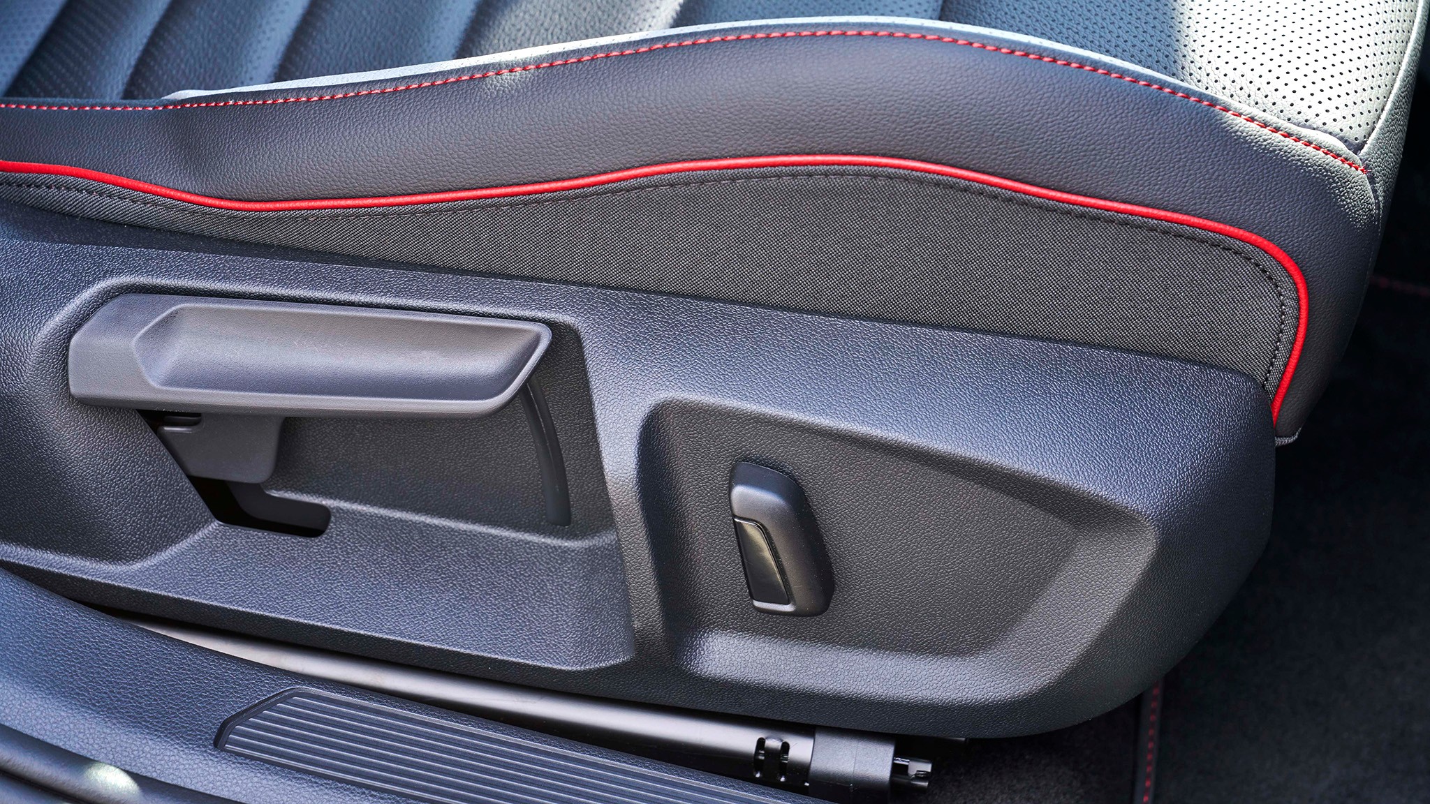 19 2025 Volkswagen GTI autobahn kings red