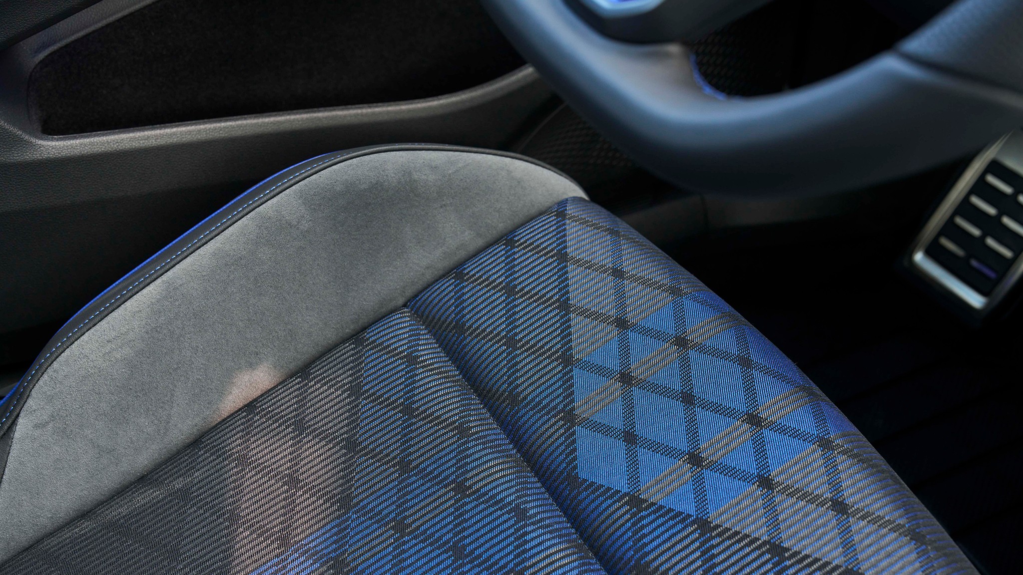 9 2025 Volkswagen Golf R black first drive