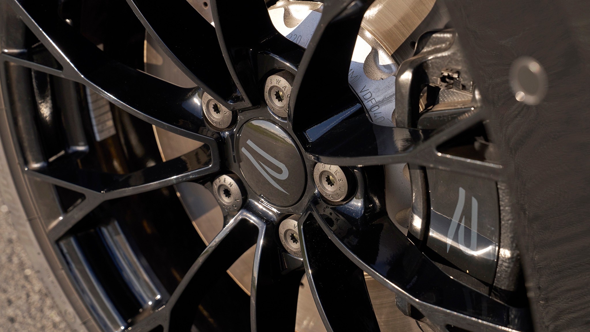 19 2025 Volkswagen Golf R black first drive