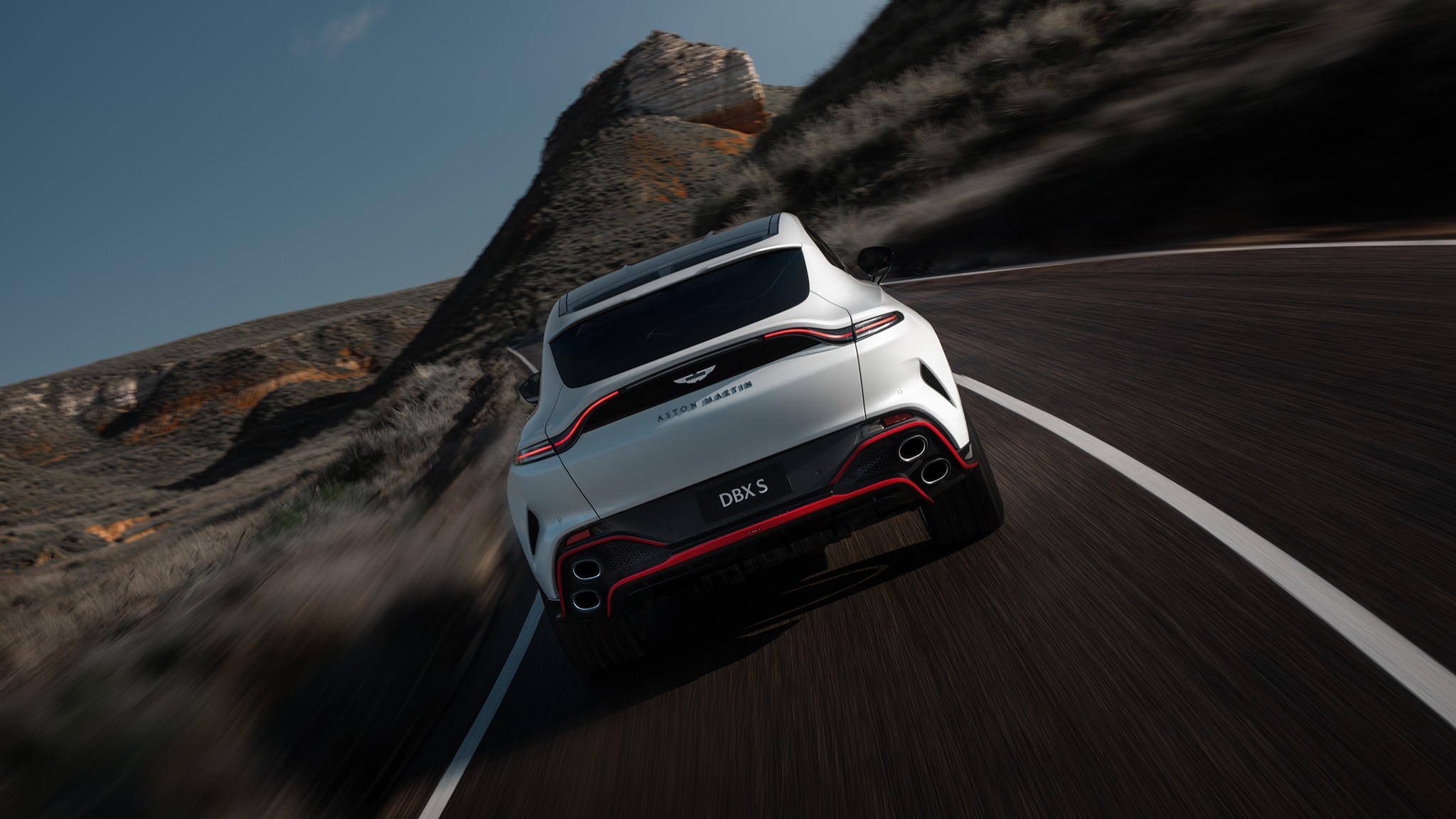 Aston Martin DBX S 4