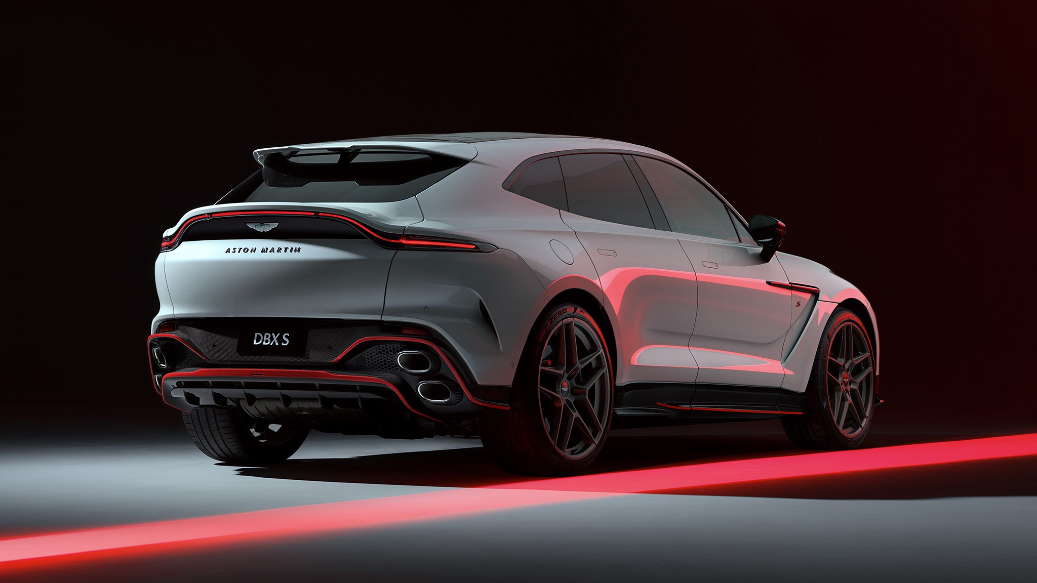 Aston Martin DBX S 11