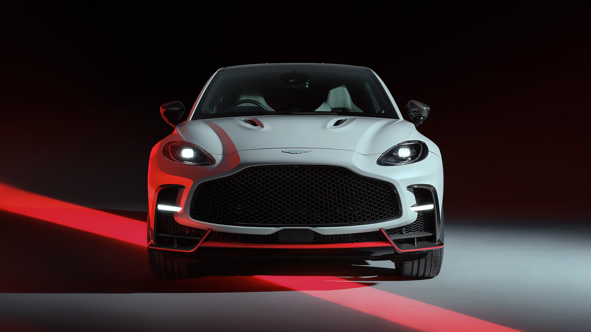 Aston Martin DBX S 12