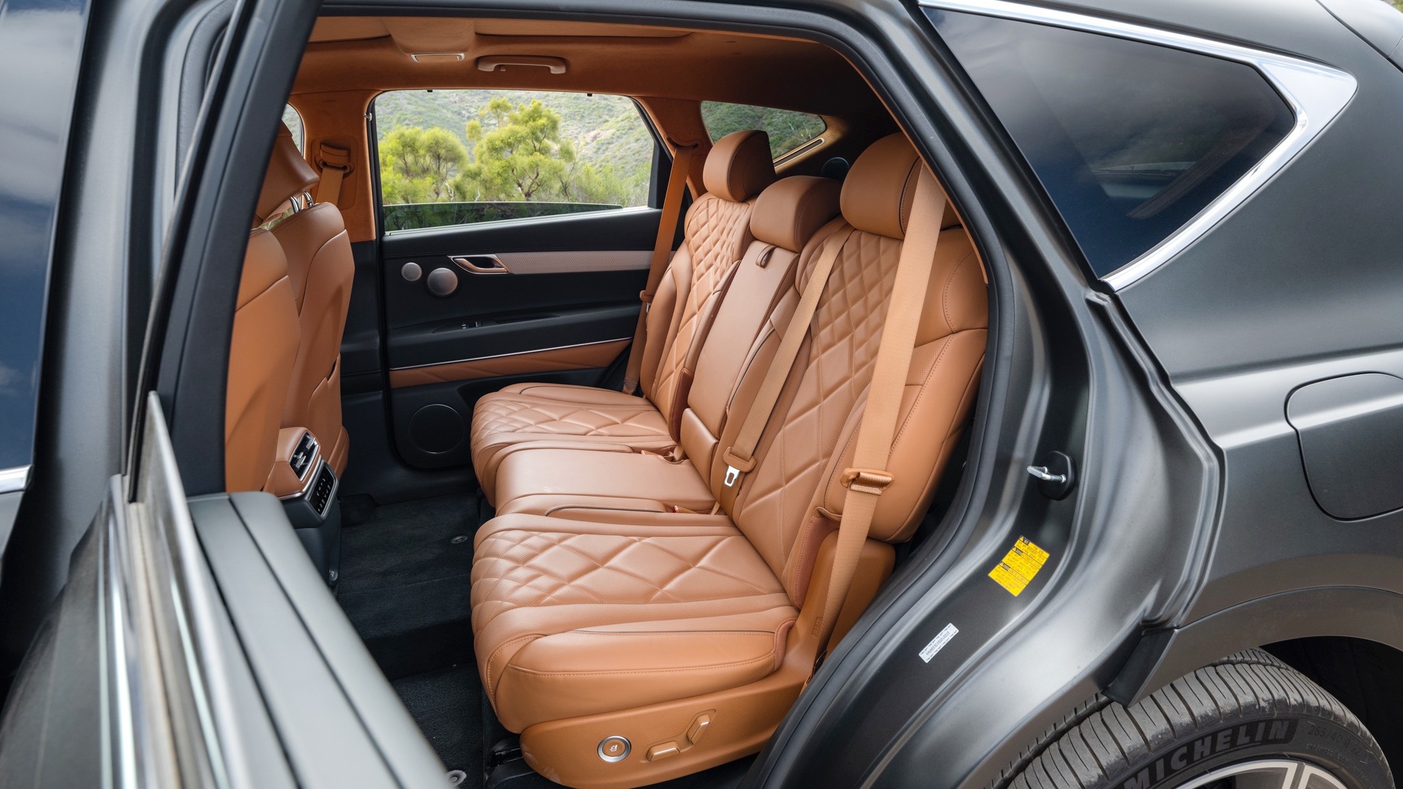 027 2025 Genesis GV70