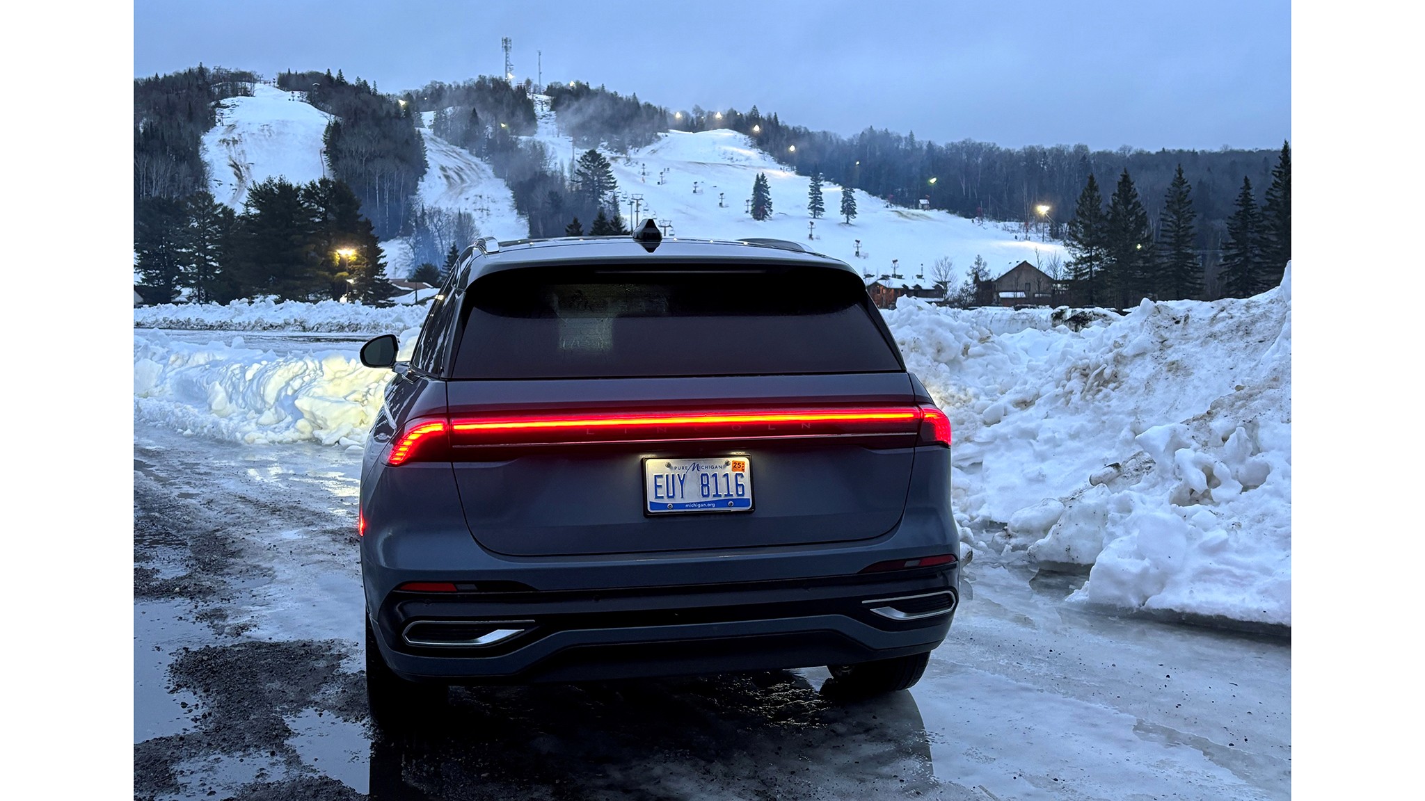 2025 Lincoln Nautilus LT3 ski hill