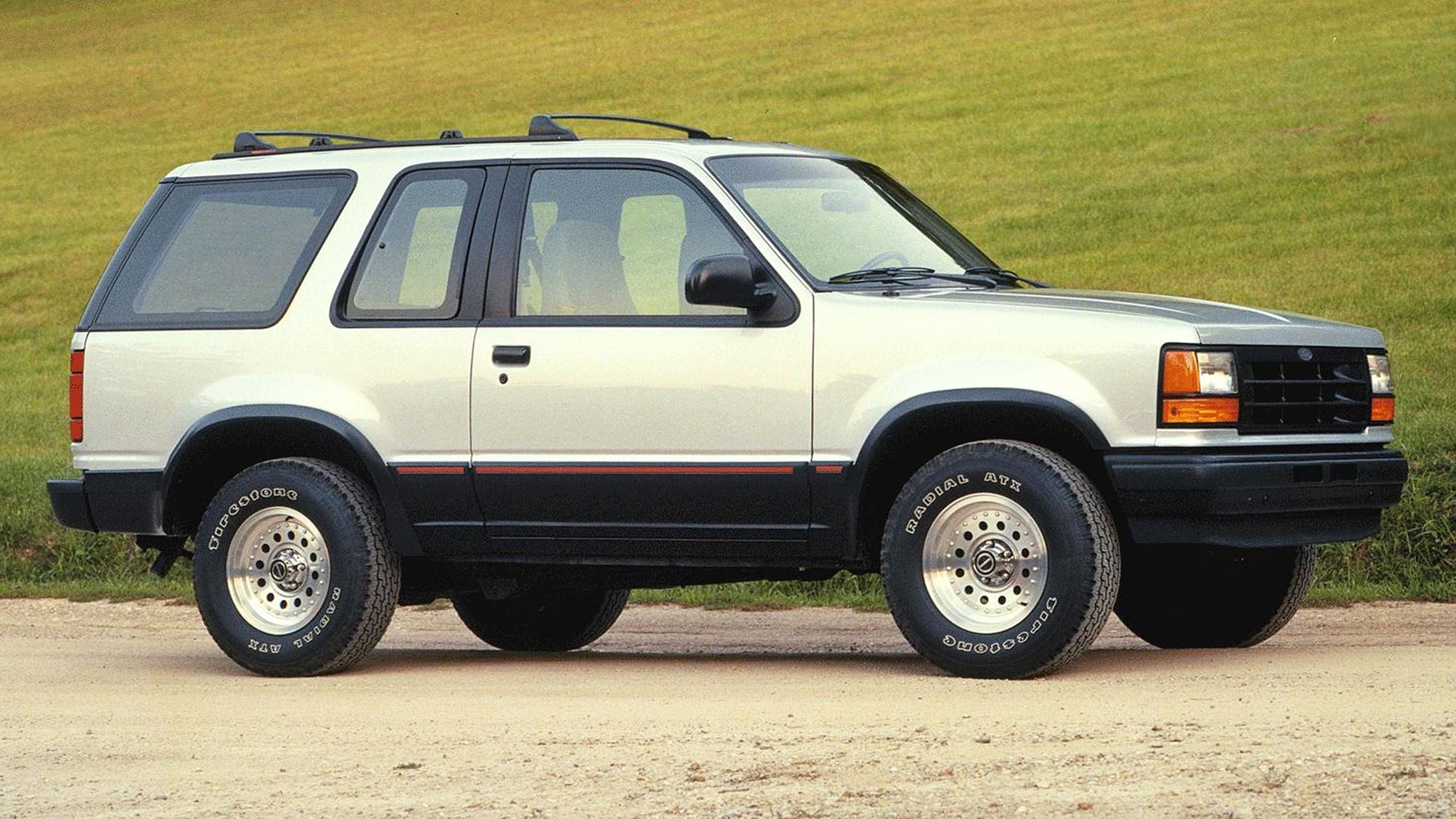 002 1991 Ford Explorer silver right side first generation