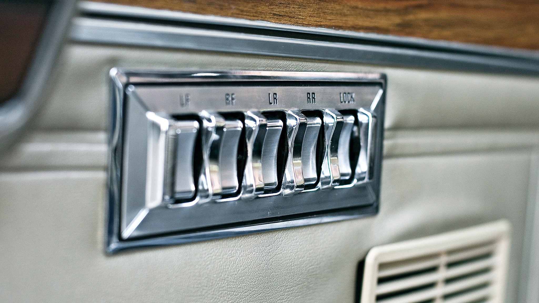 023 1969 chevrolet kingswood estate vs ford country squire