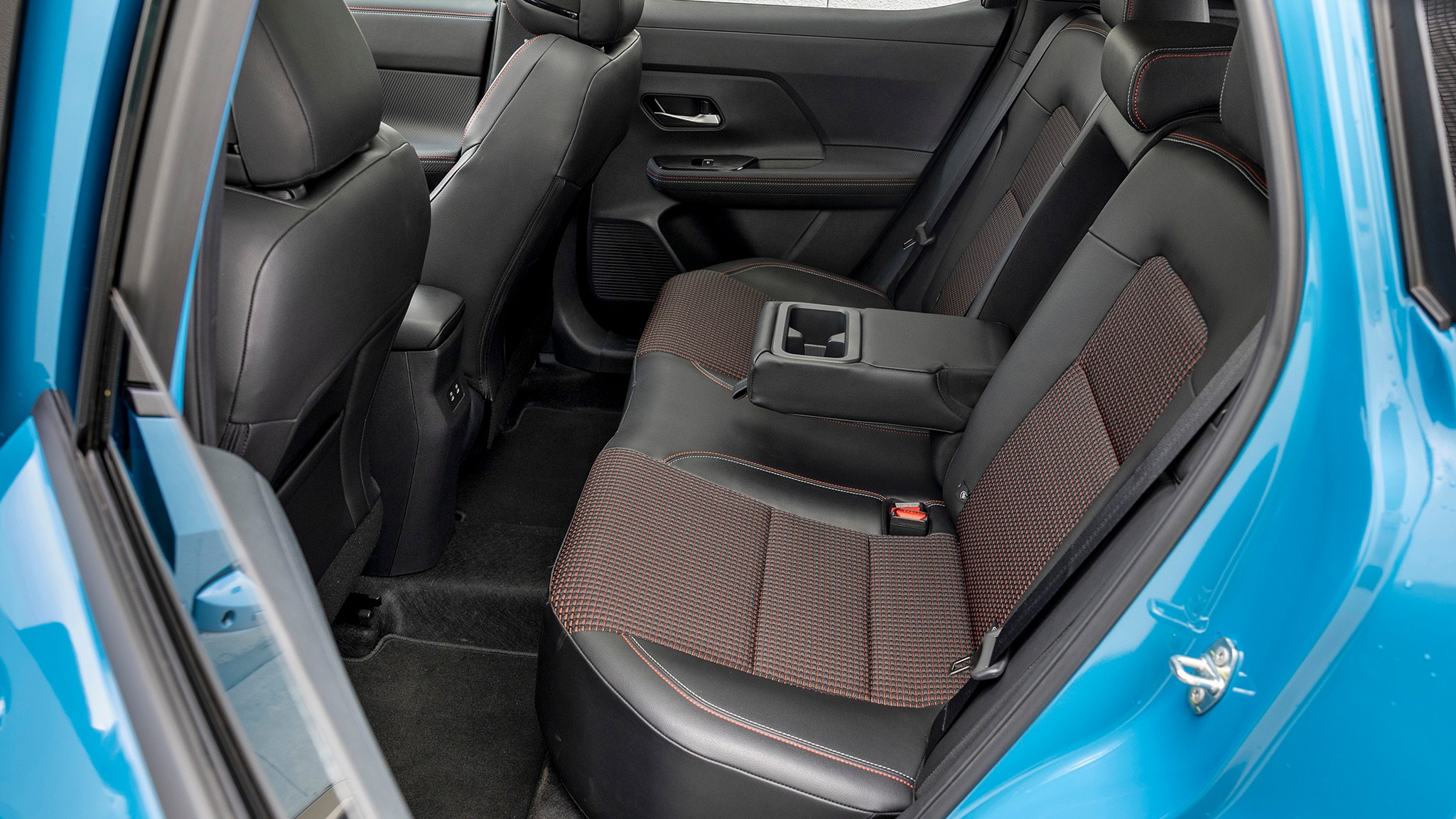 016 2025 Nissan Kicks