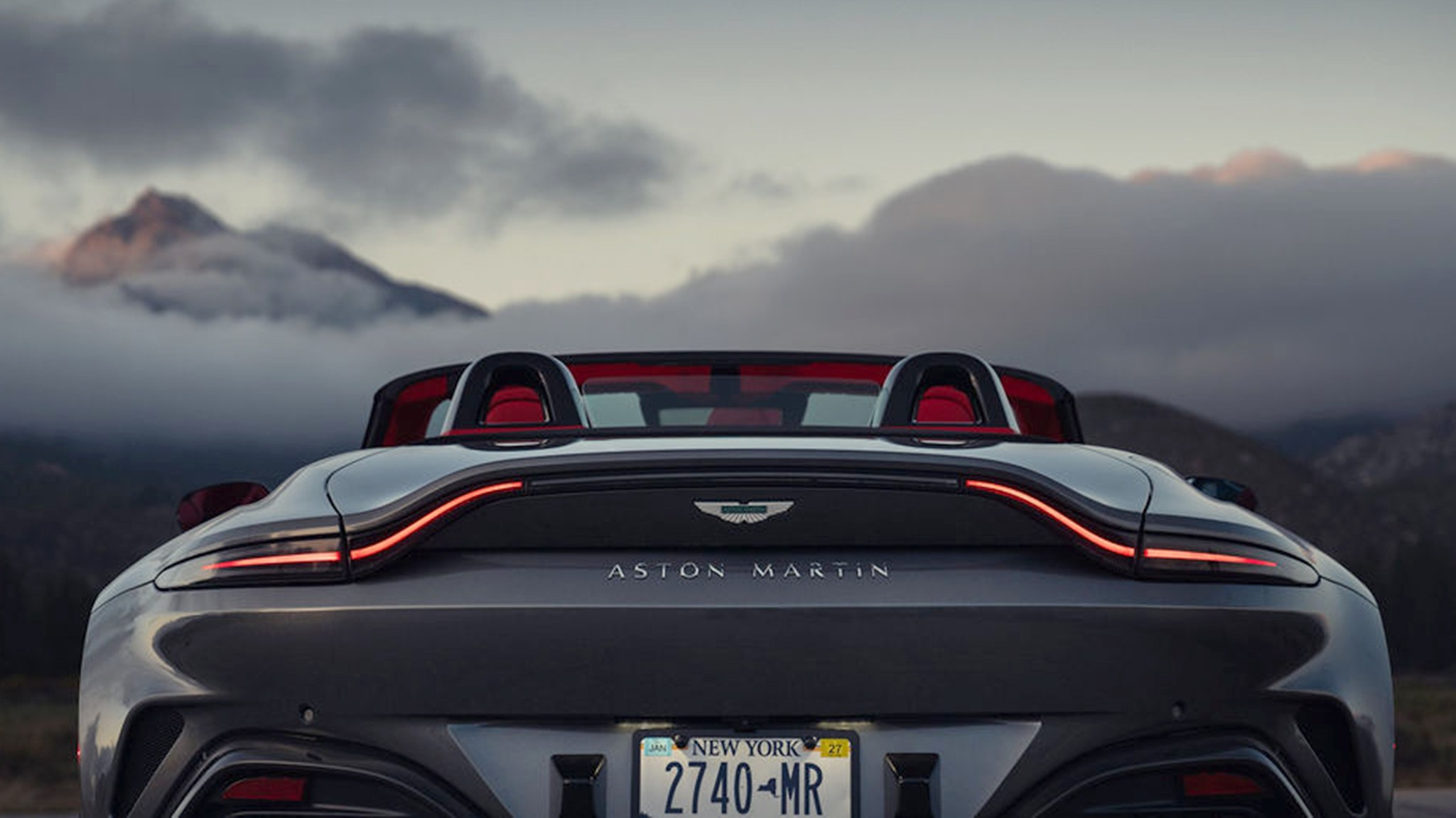 021 2026 Aston Martin Vantage Roadster Magnetic Silver