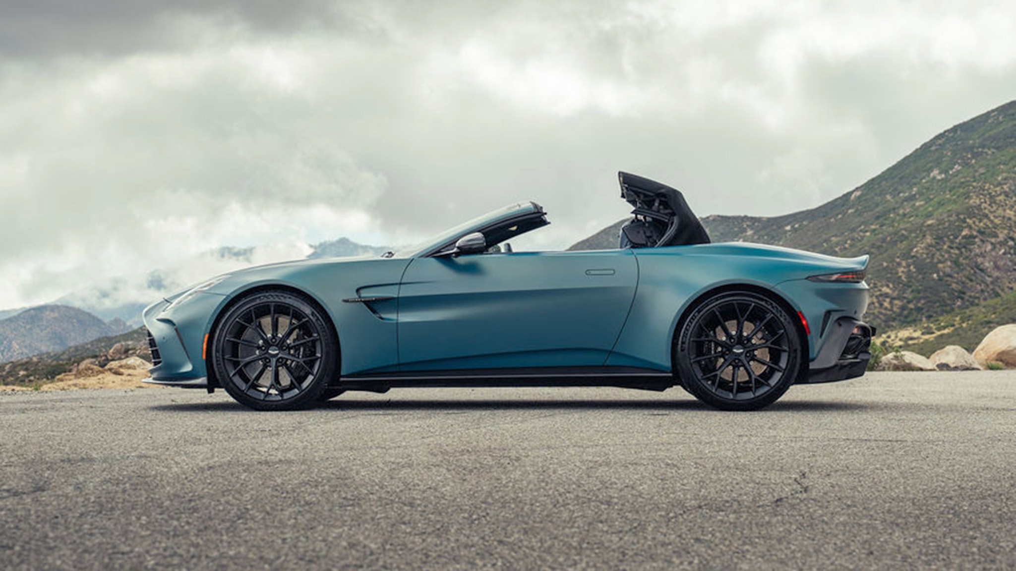 023 2026 Aston Martin Vantage Roadster Satin Iridescent Sapphire