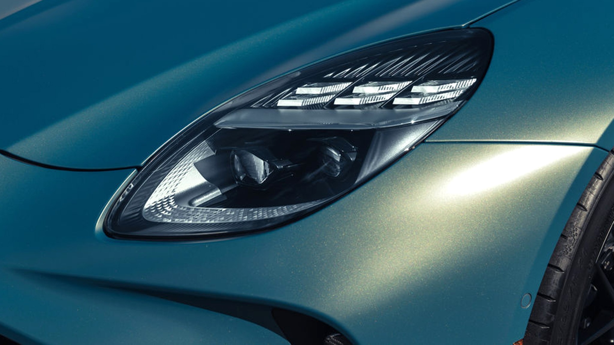 030 2026 Aston Martin Vantage Roadster Satin Iridescent Sapphire