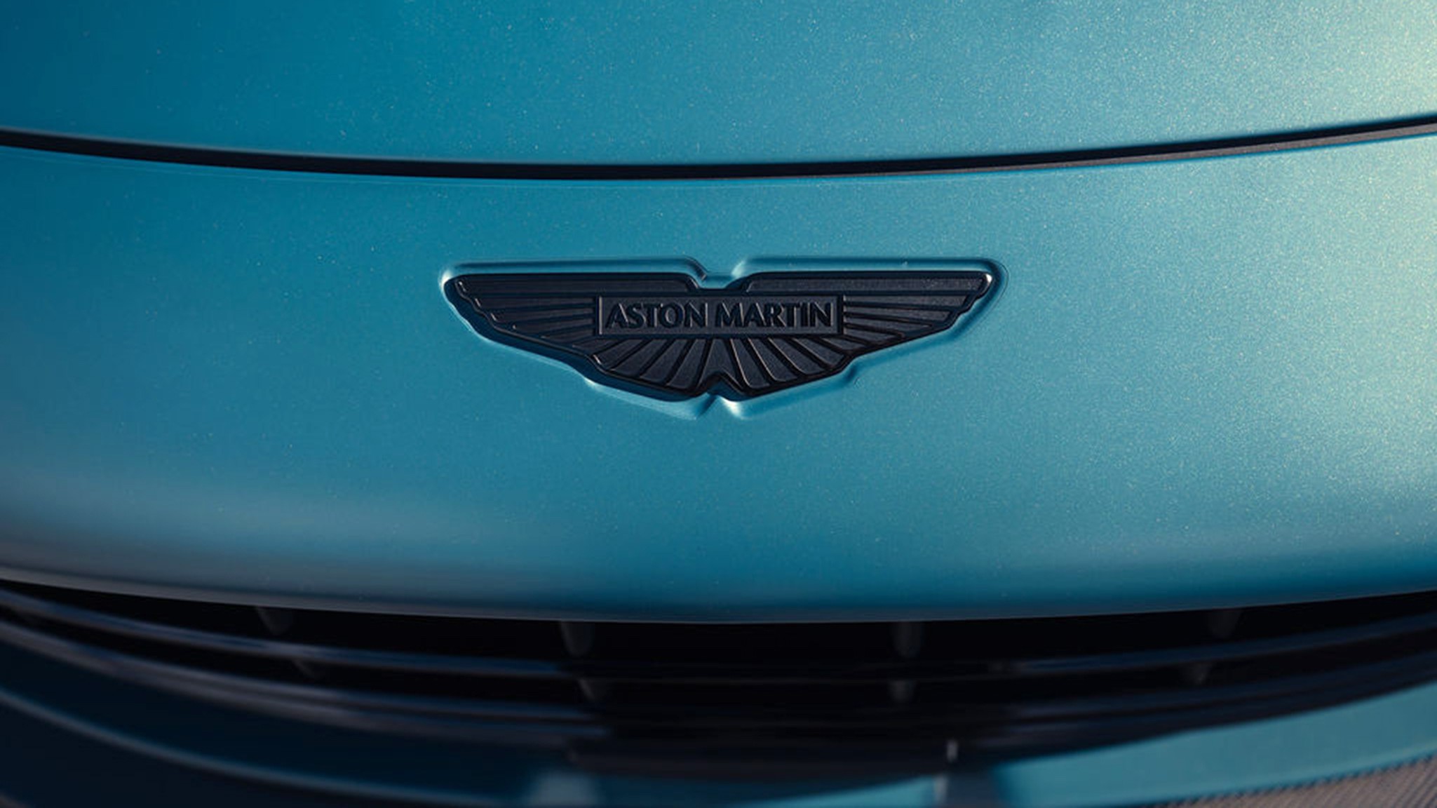 031 2026 Aston Martin Vantage Roadster Satin Iridescent Sapphire