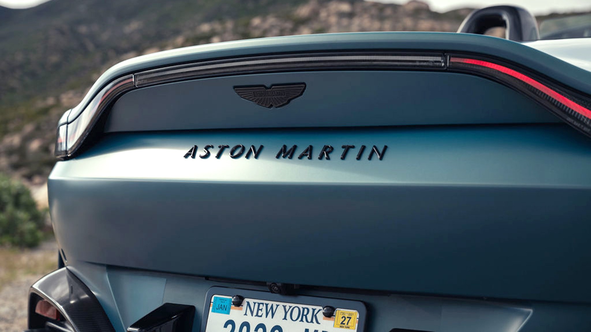 035 2026 Aston Martin Vantage Roadster Satin Iridescent Sapphire