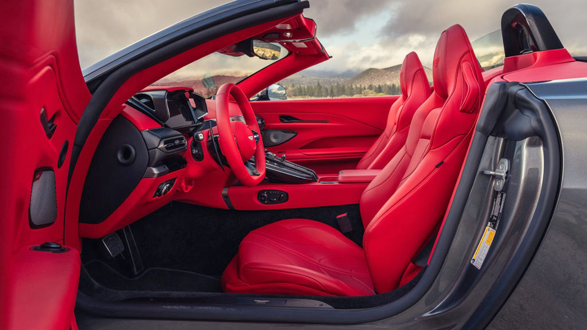 040 2026 Aston Martin Vantage Roadster Magnetic Silver