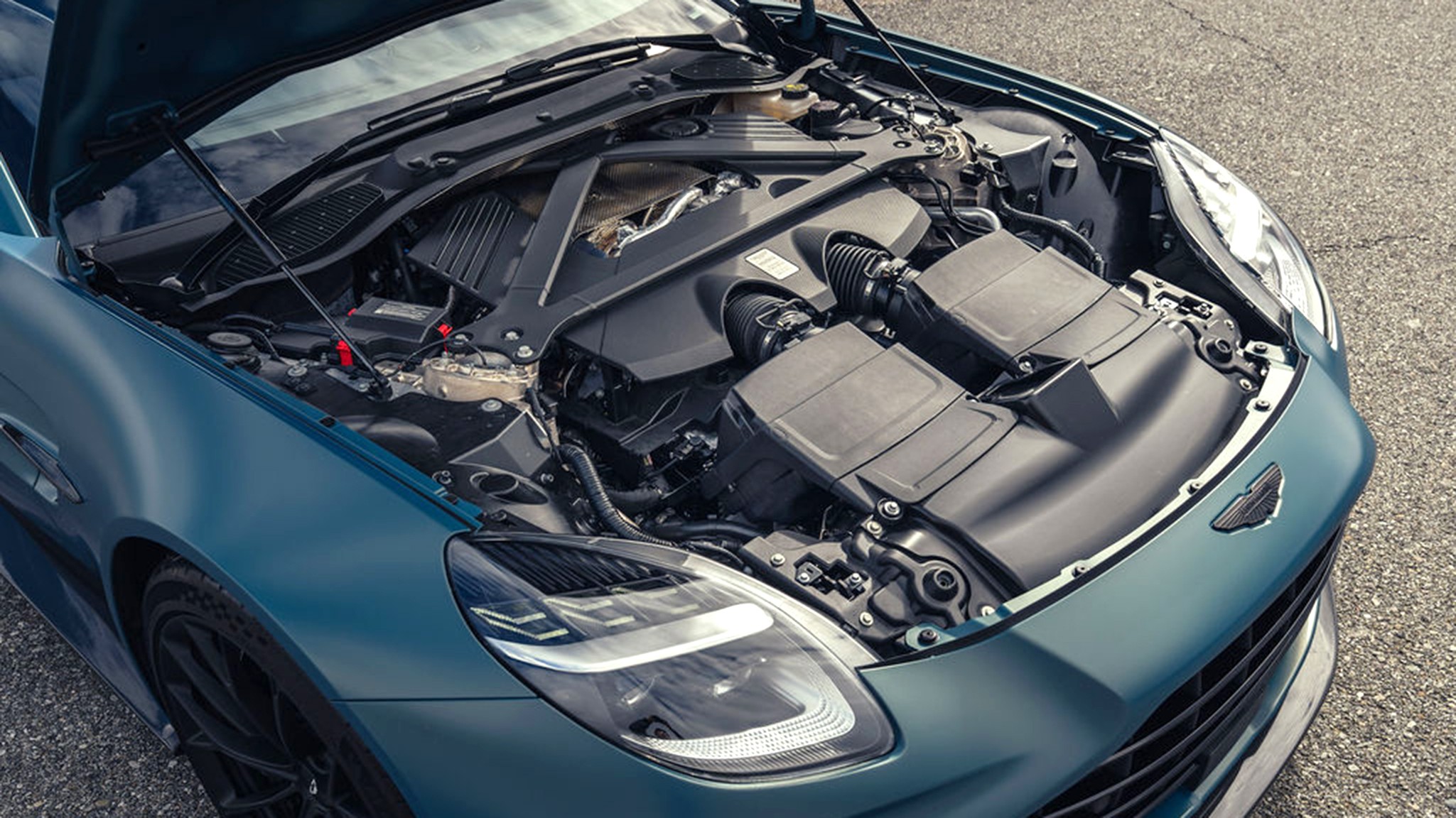 078 2026 Aston Martin Vantage Roadster Satin Iridescent Sapphire