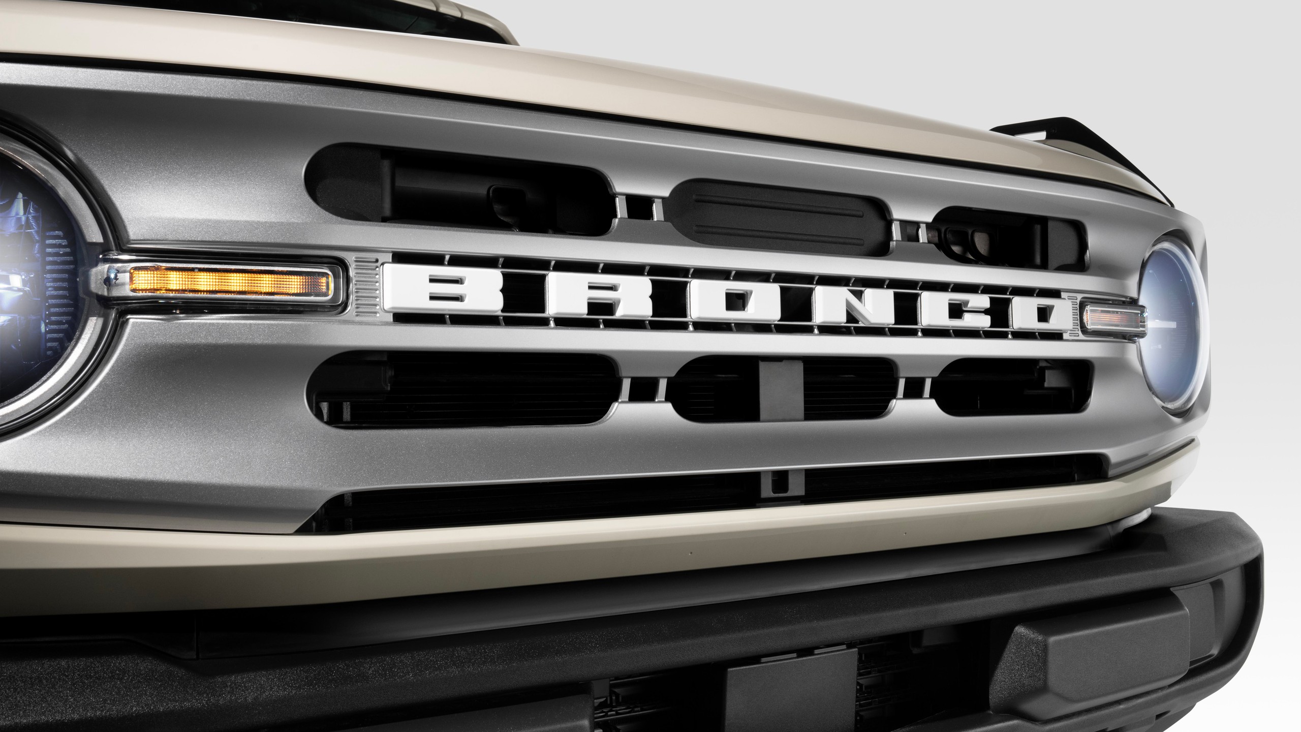 2025 Ford Performance Bronco Coastal package 19
