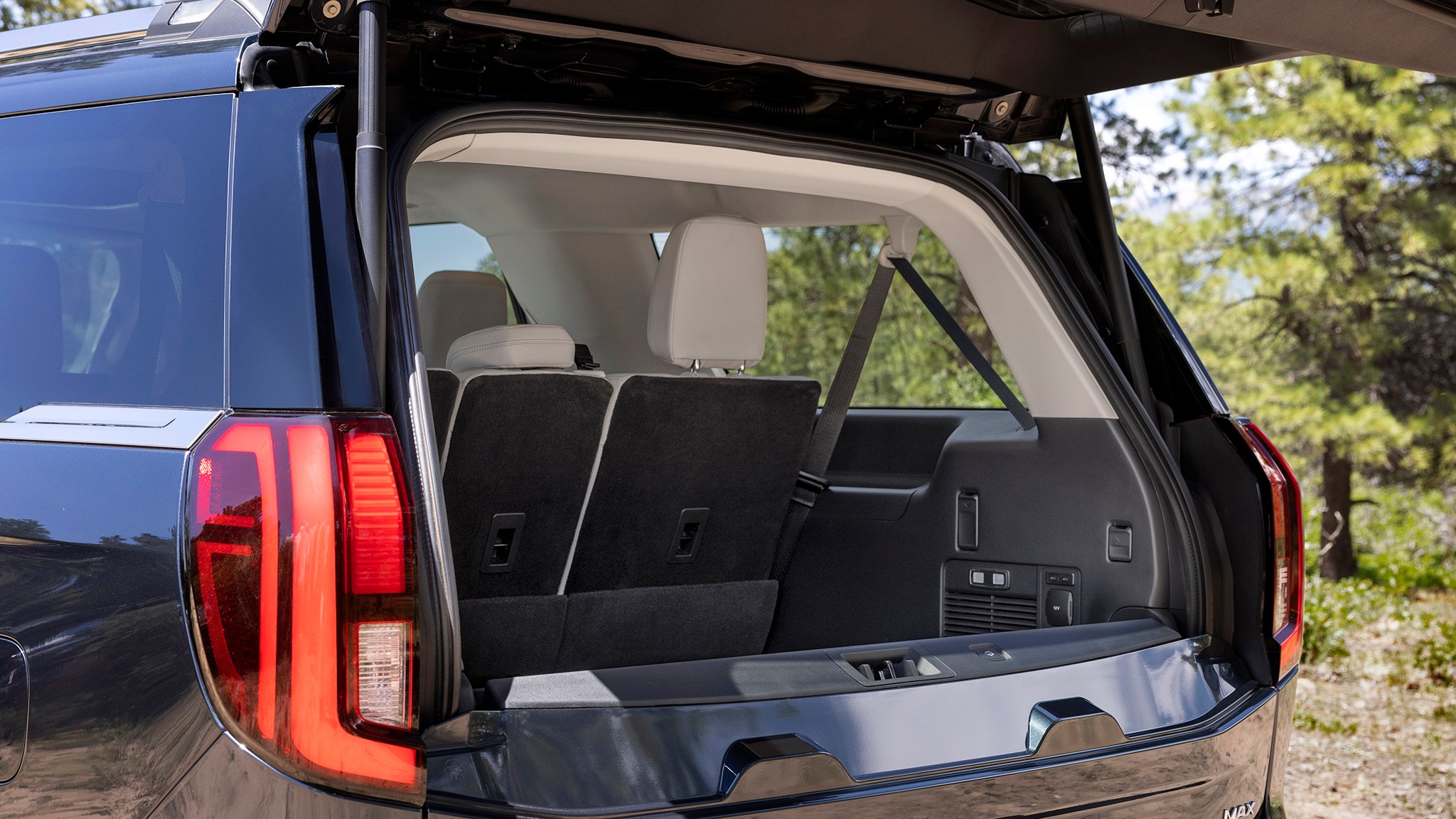 16 2025 Ford Expedition Platinum Ultimate interior cargo