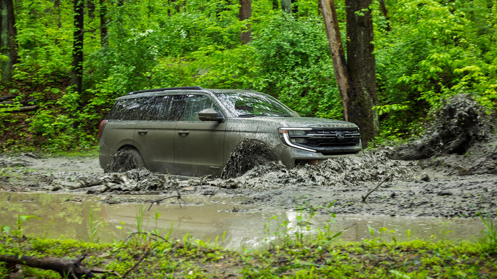 18 2025 Ford Expedition off road front view