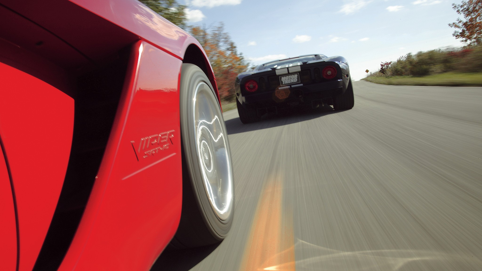 009 2004 dodge viper vs 2005 ford gt