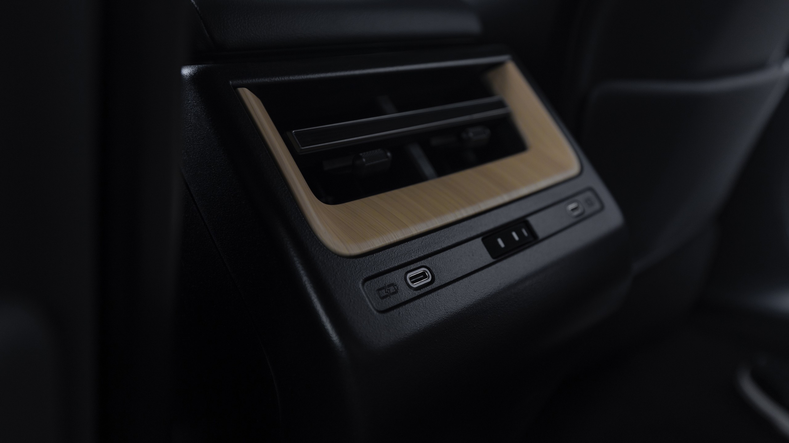 2026 Lexus ES500e Luxury US market 17