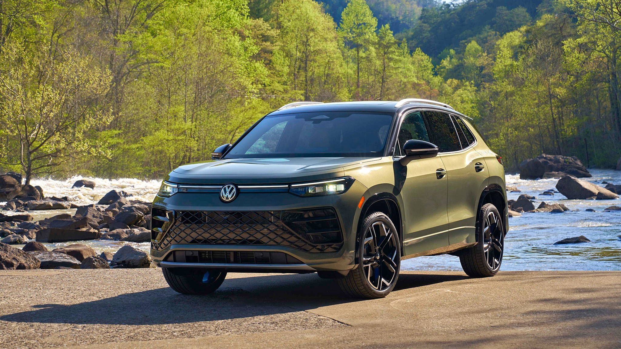 14 2025 Volkswagen Tiguan SEL R Line Avocado Green