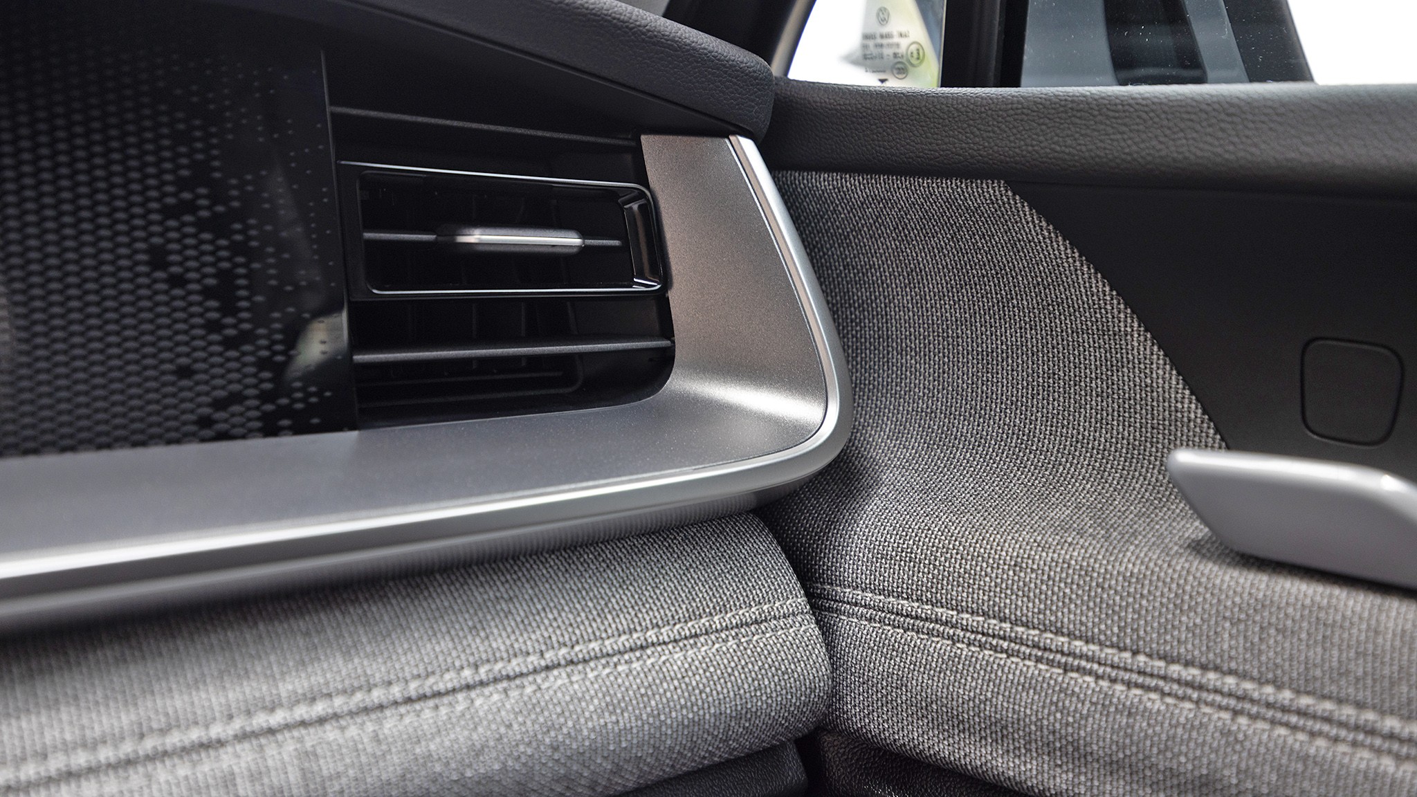 2025 Volkswagen Tiguan SEL R Line Avocado GreenOM 1747106245250