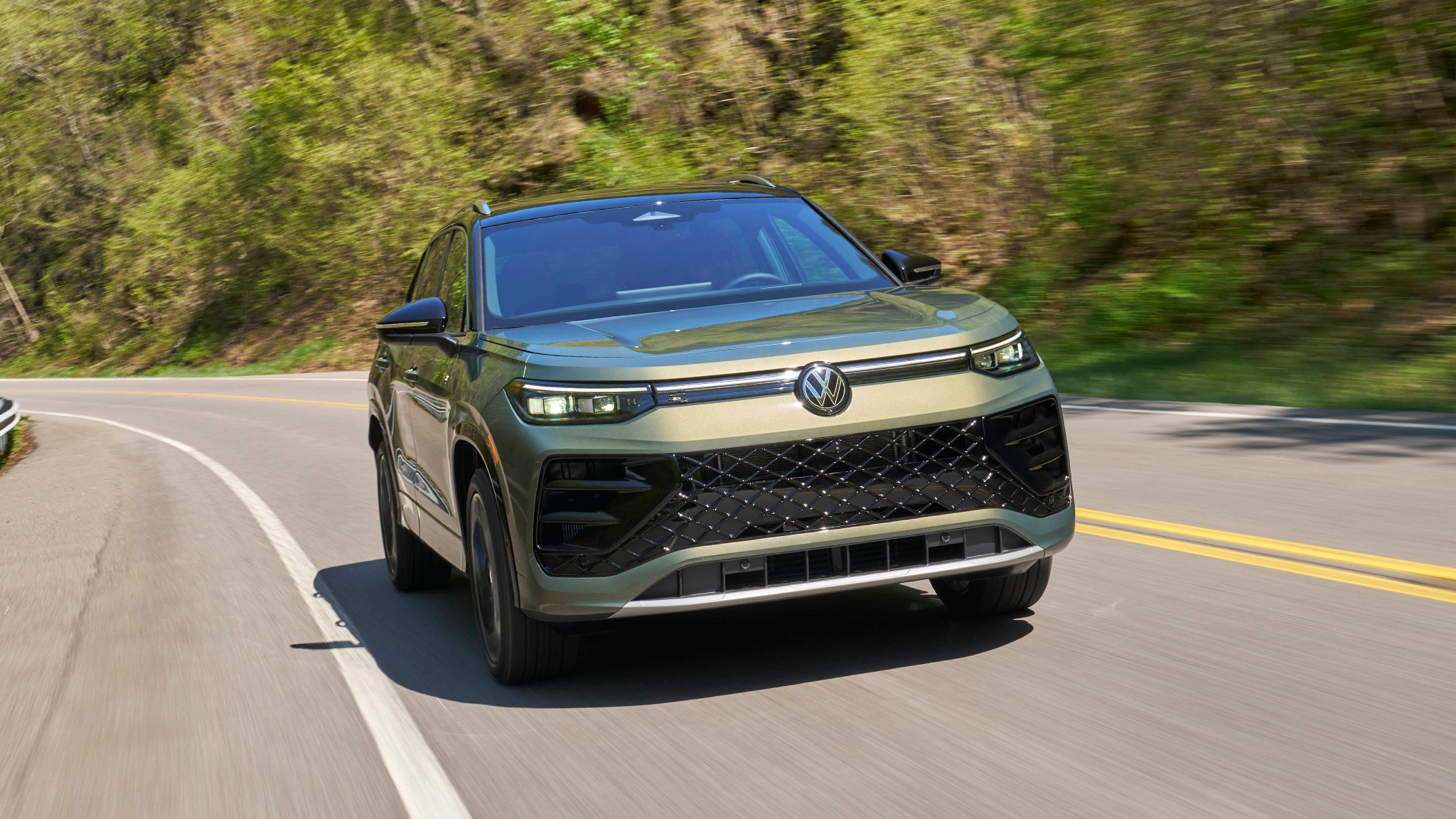 3 2025 Volkswagen Tiguan SEL R Line Avocado Green