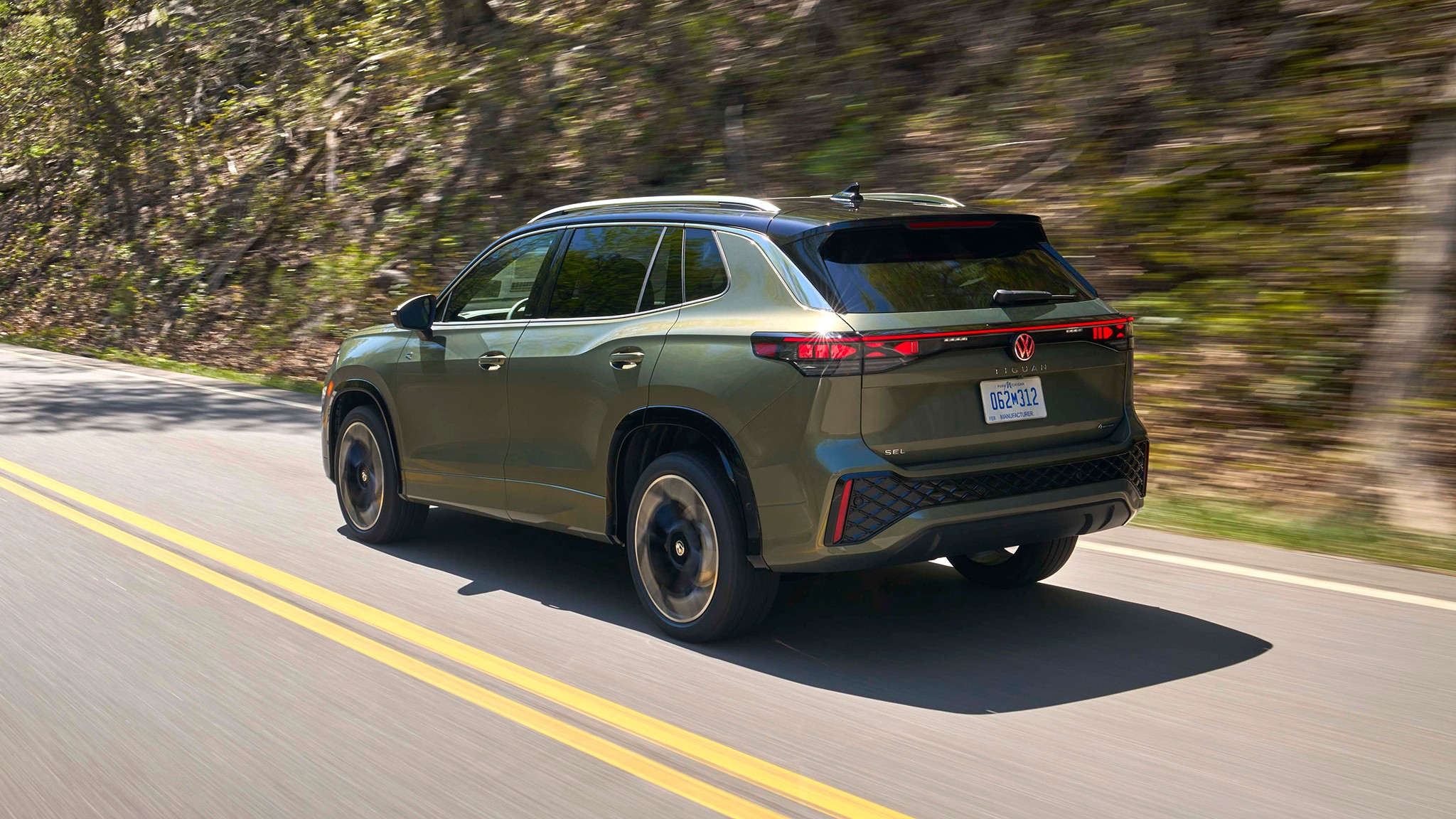 4 2025 Volkswagen Tiguan SEL R Line Avocado Green
