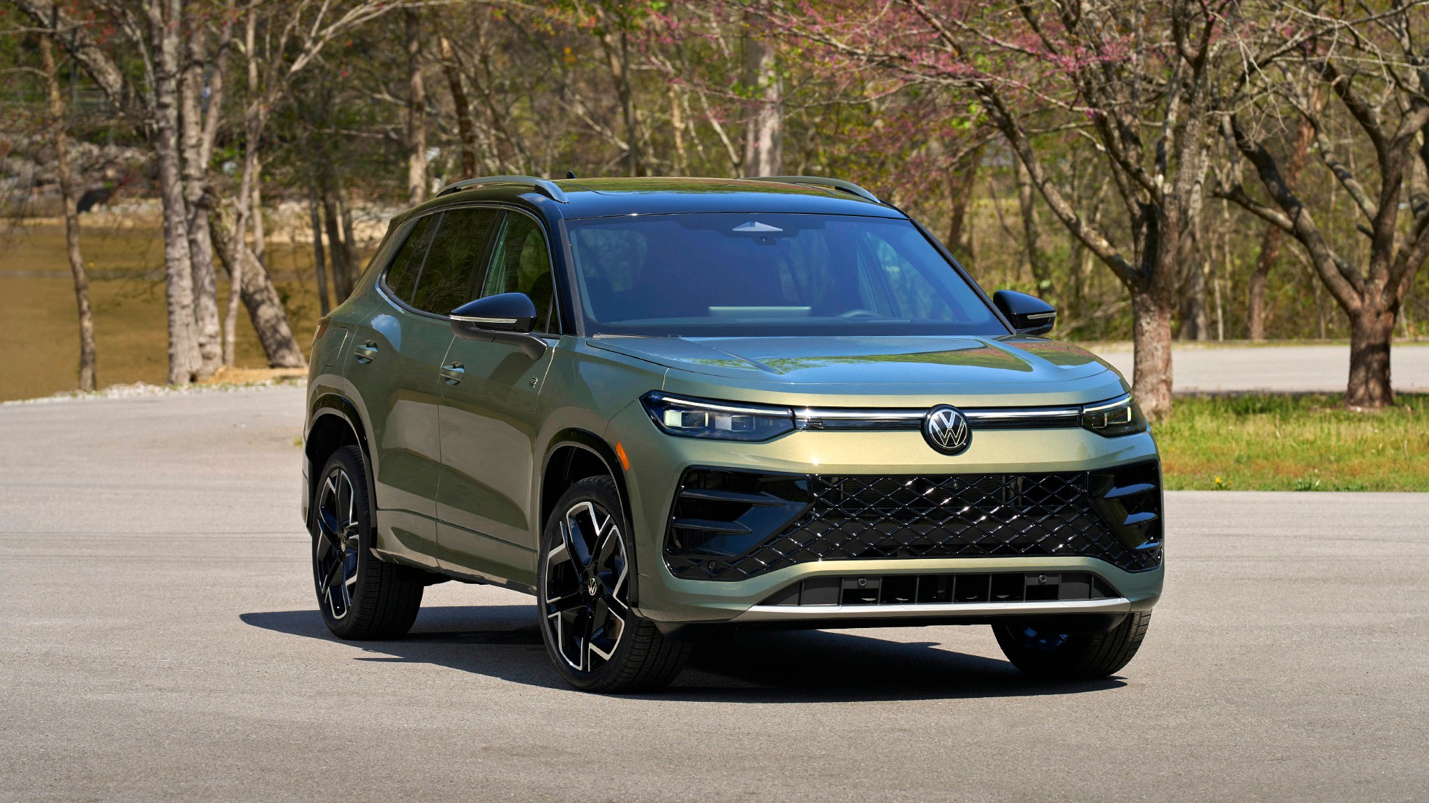 5 2025 Volkswagen Tiguan SEL R Line Avocado Green