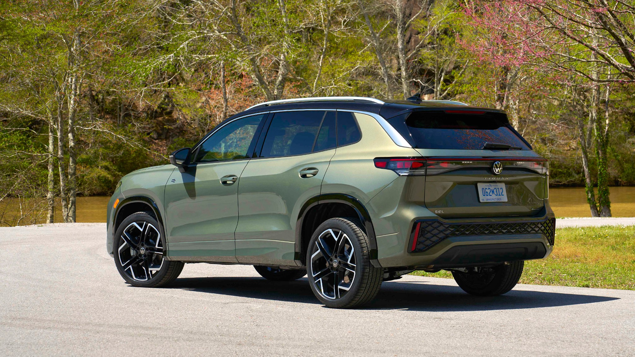 11 2025 Volkswagen Tiguan SEL R Line Avocado Green