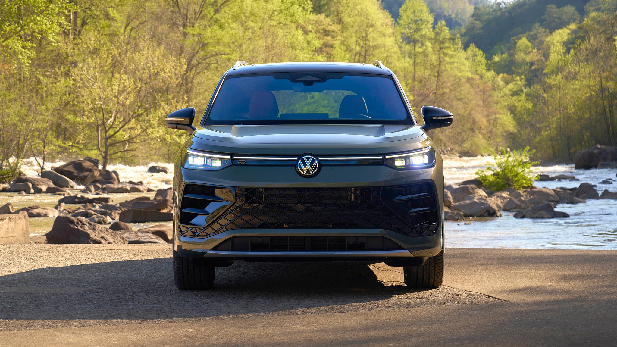 17 2025 Volkswagen Tiguan SEL R Line Avocado Green