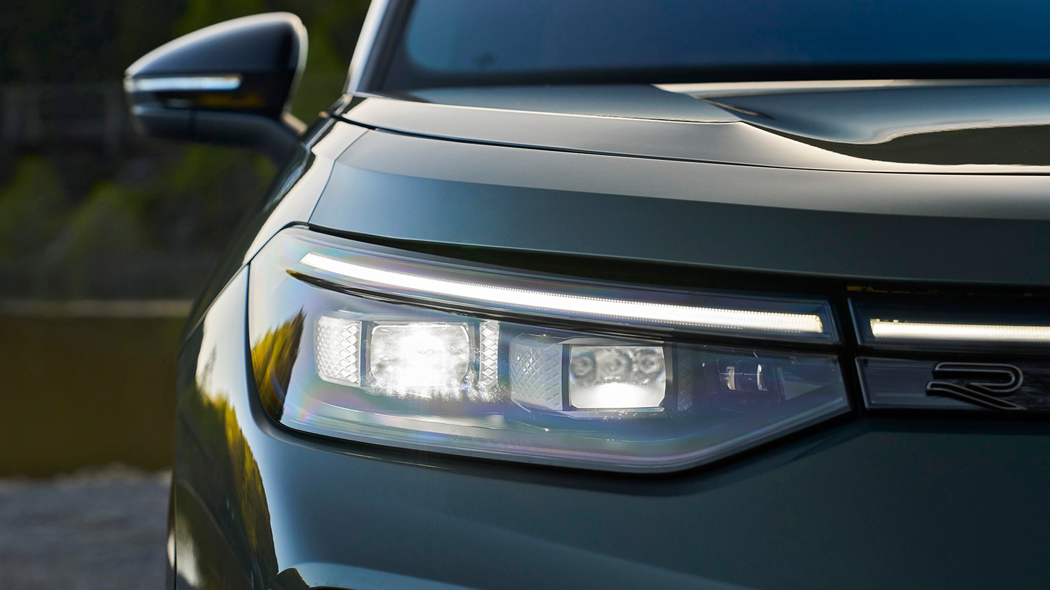 21 2025 Volkswagen Tiguan SEL R Line Avocado Green headlight