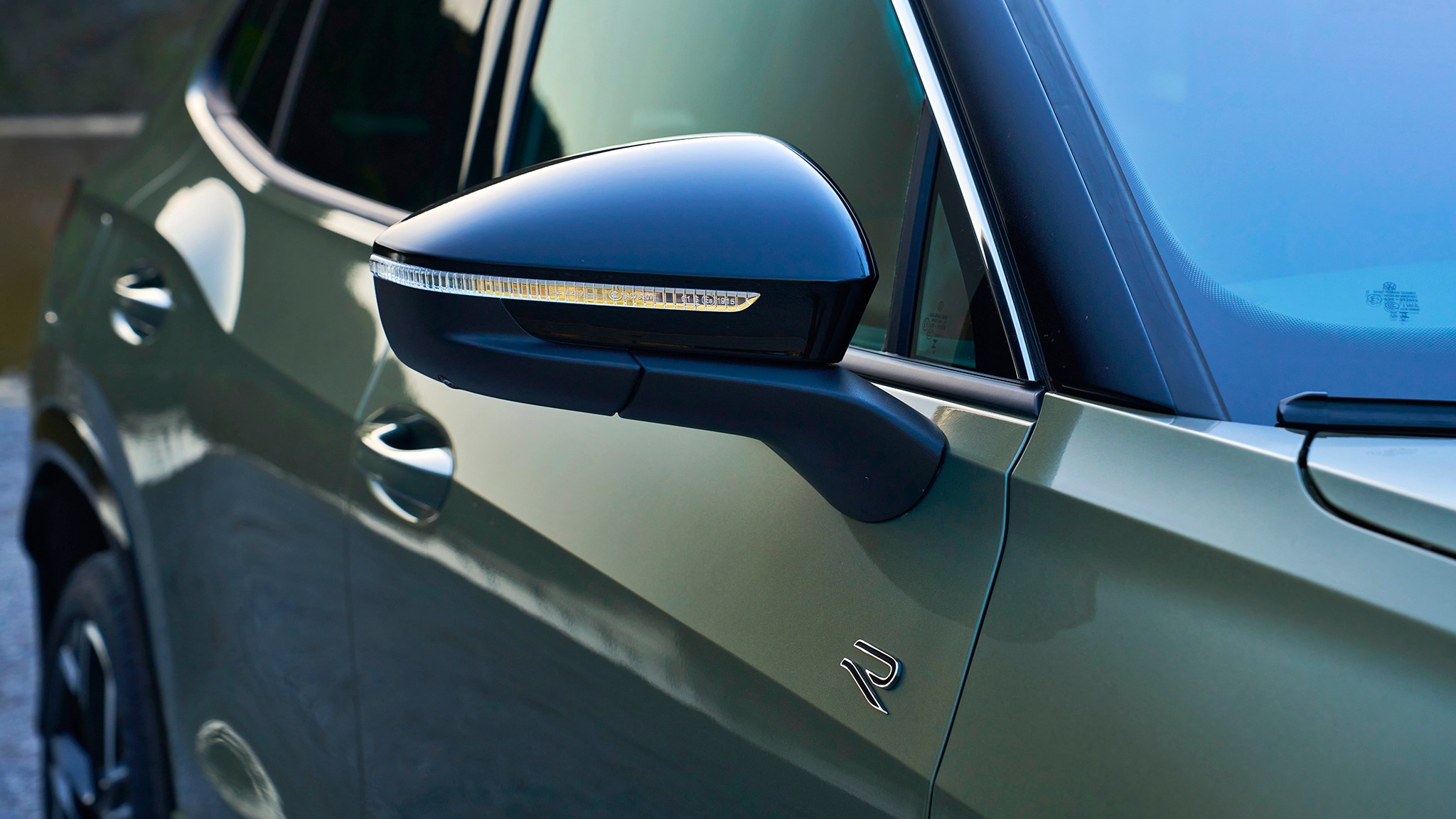 22 2025 Volkswagen Tiguan SEL R Line Avocado Green