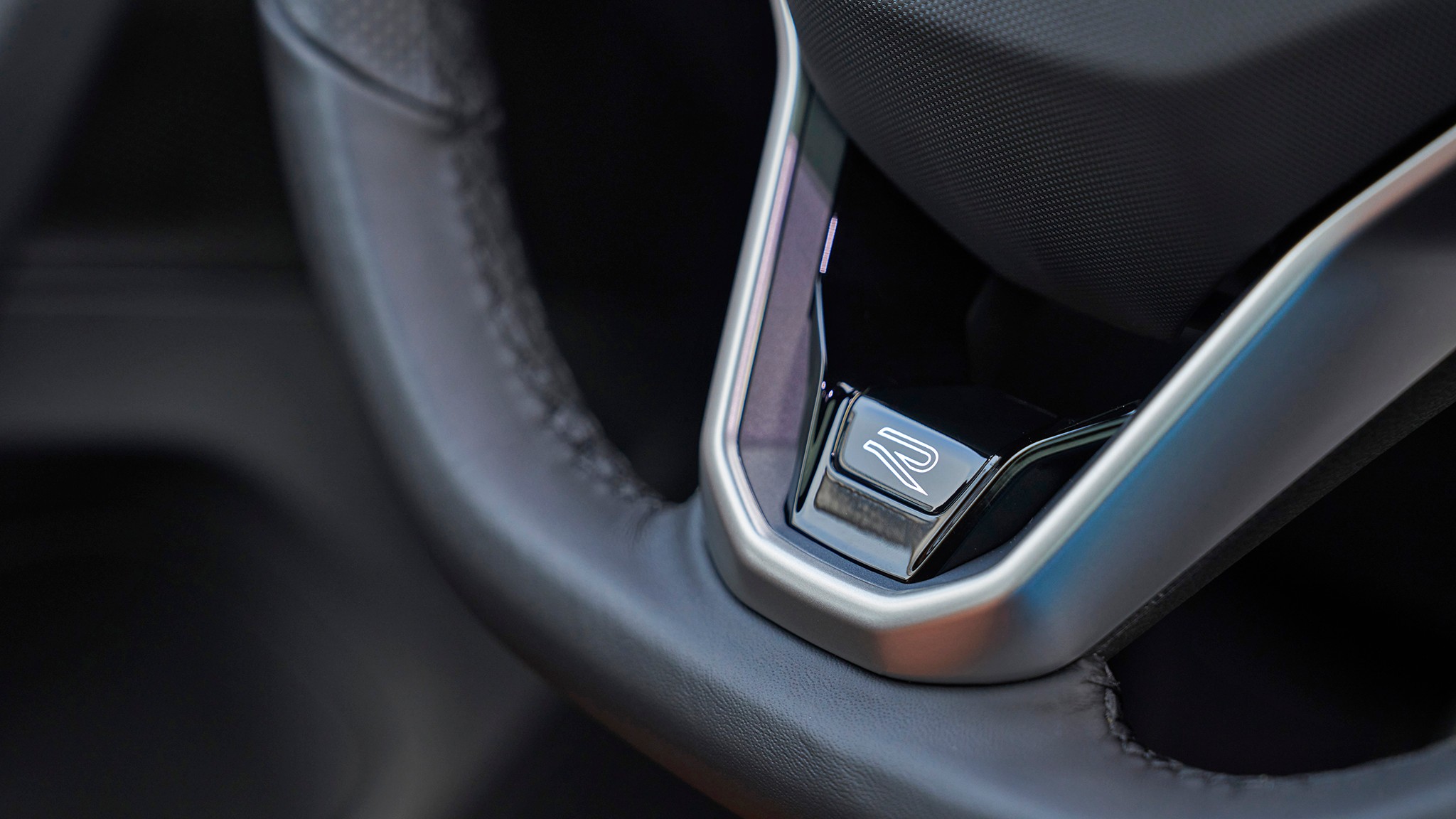 28 2025 Volkswagen Tiguan SEL R Line Avocado Green interior