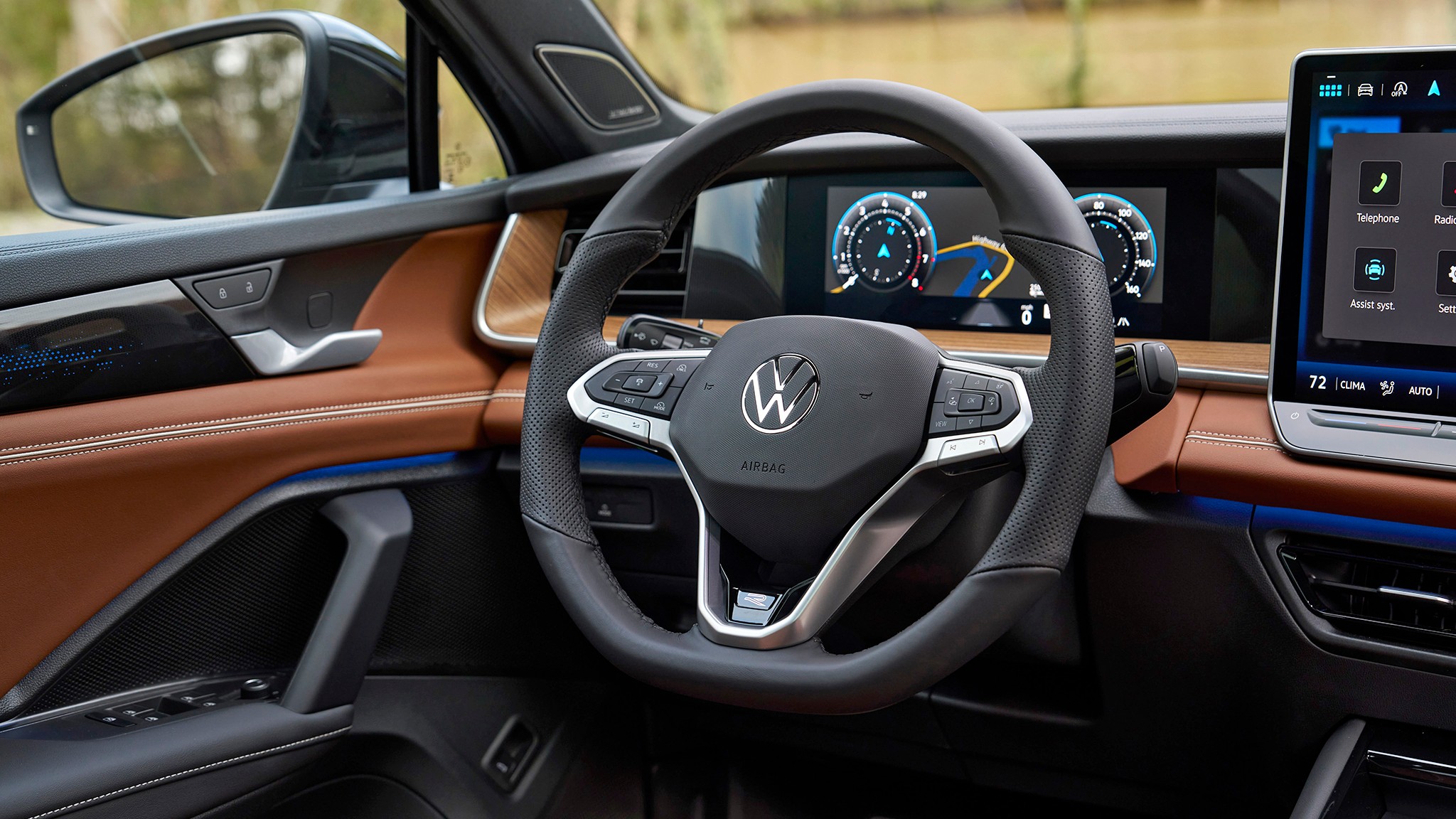 32 2025 Volkswagen Tiguan SEL R Line Avocado Green interior