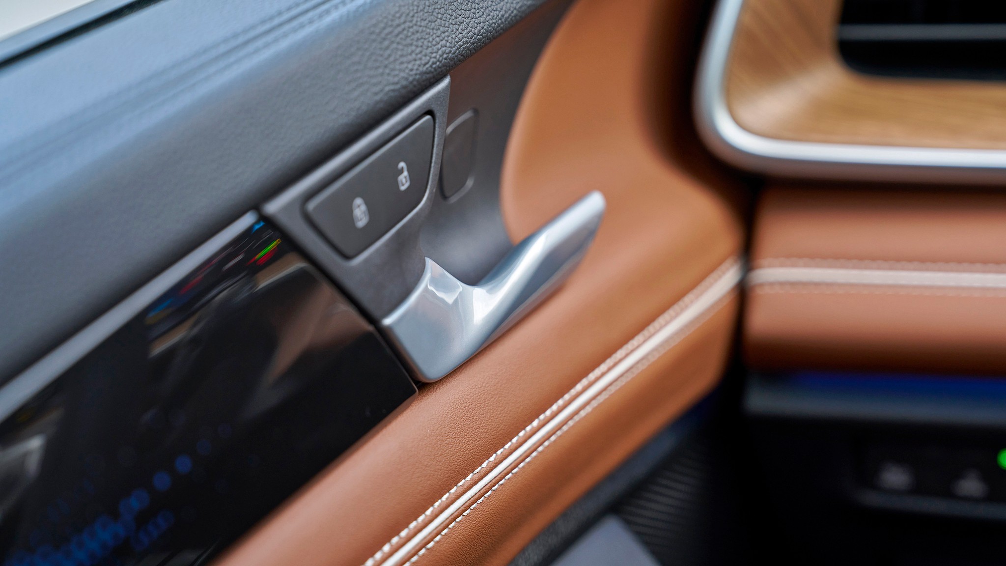 35 2025 Volkswagen Tiguan SEL R Line Avocado Green interior