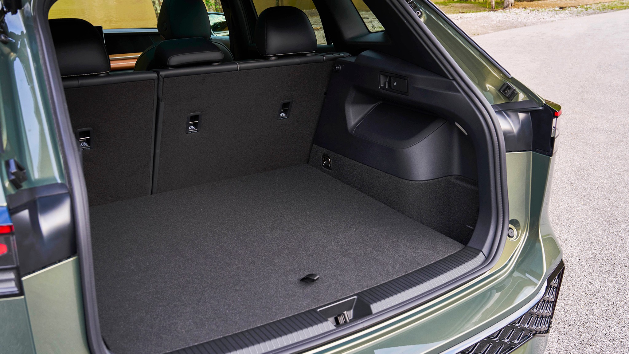 43 2025 Volkswagen Tiguan SEL R Line Avocado Green interior