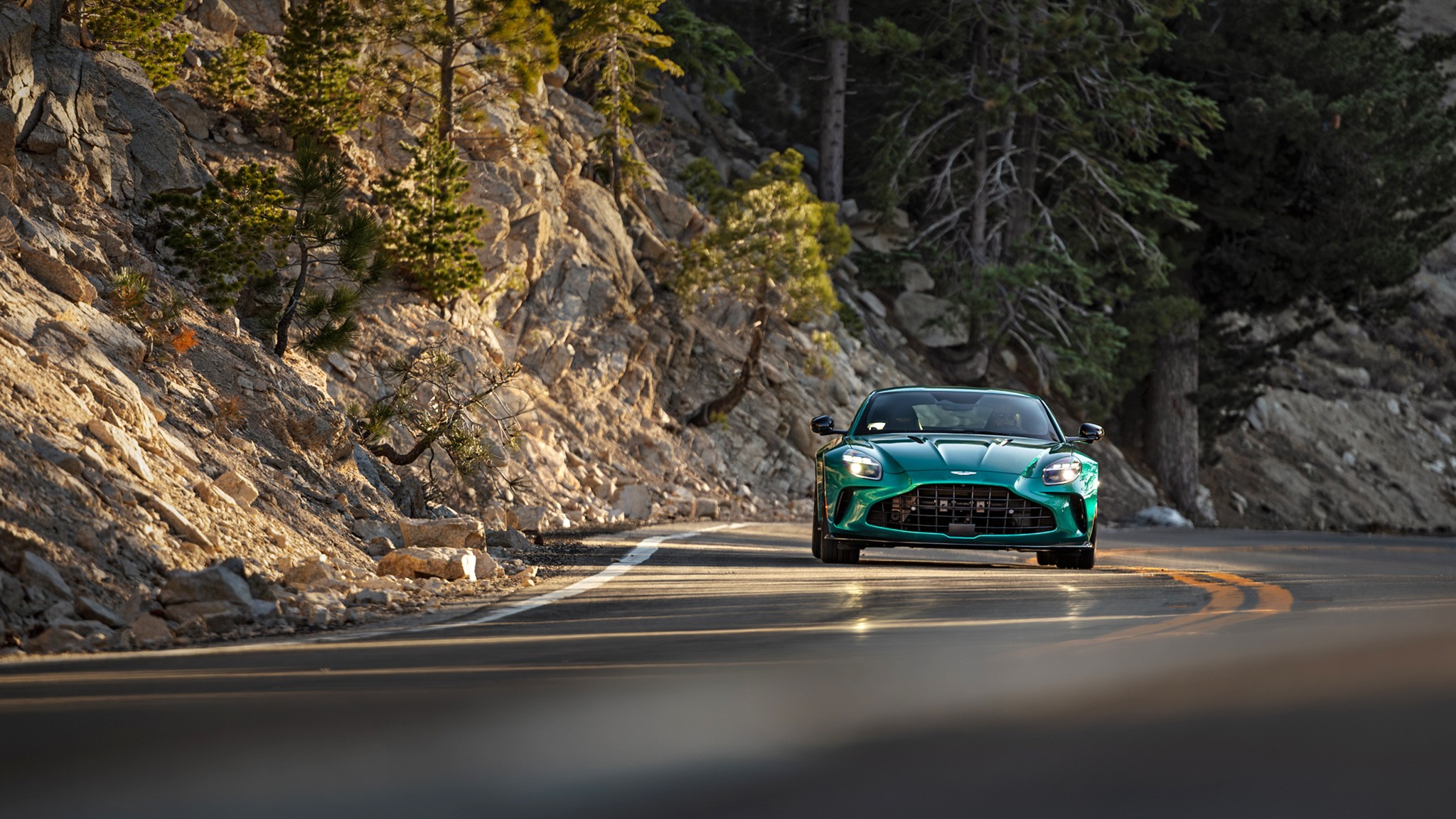 011 2025 Aston Martin Vantage