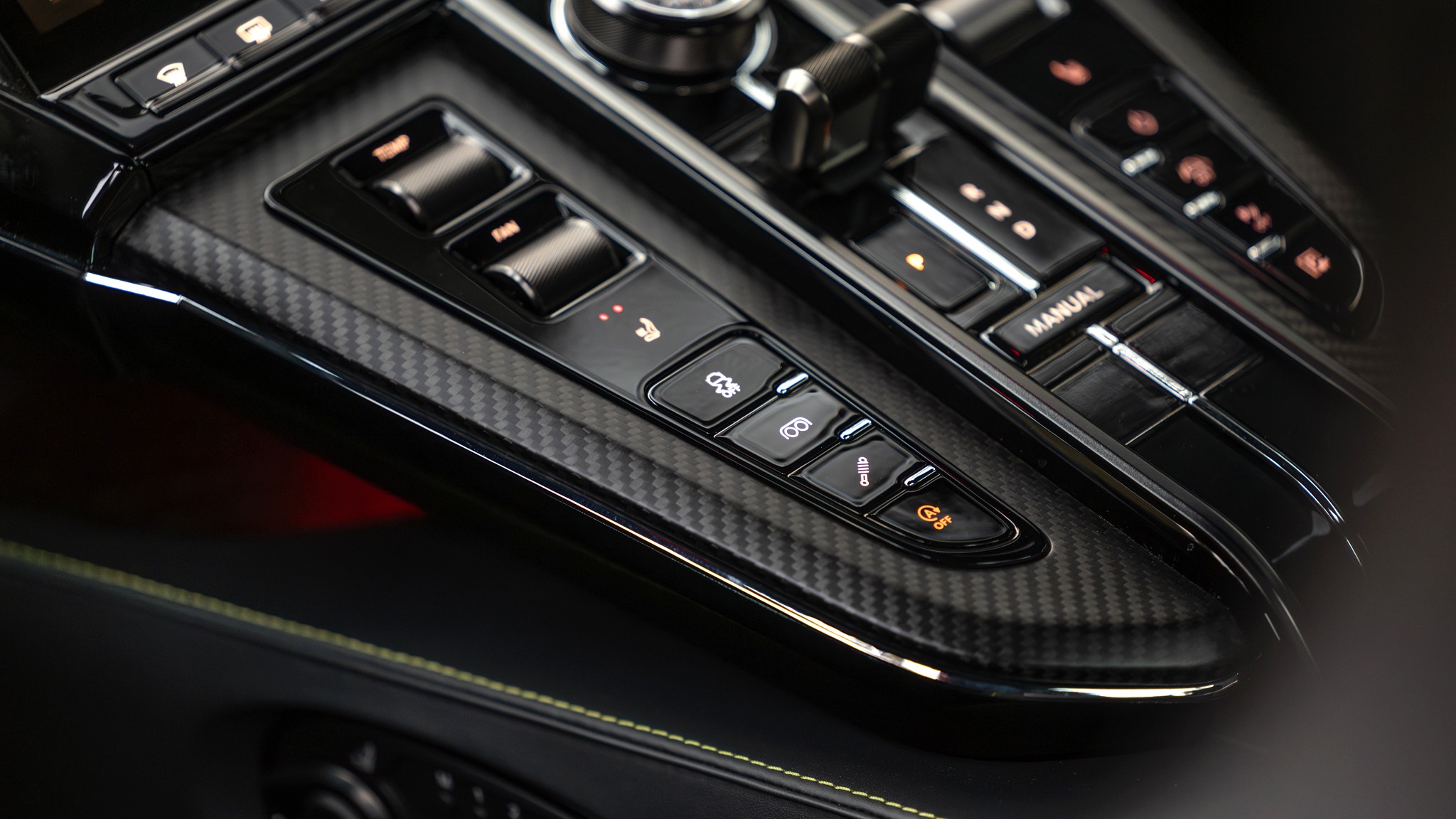 031 2025 Aston Martin Vantage