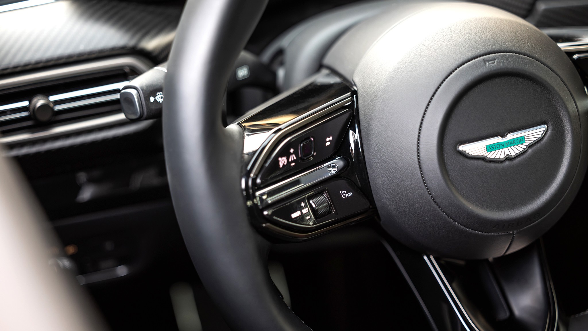 034 2025 Aston Martin Vantage