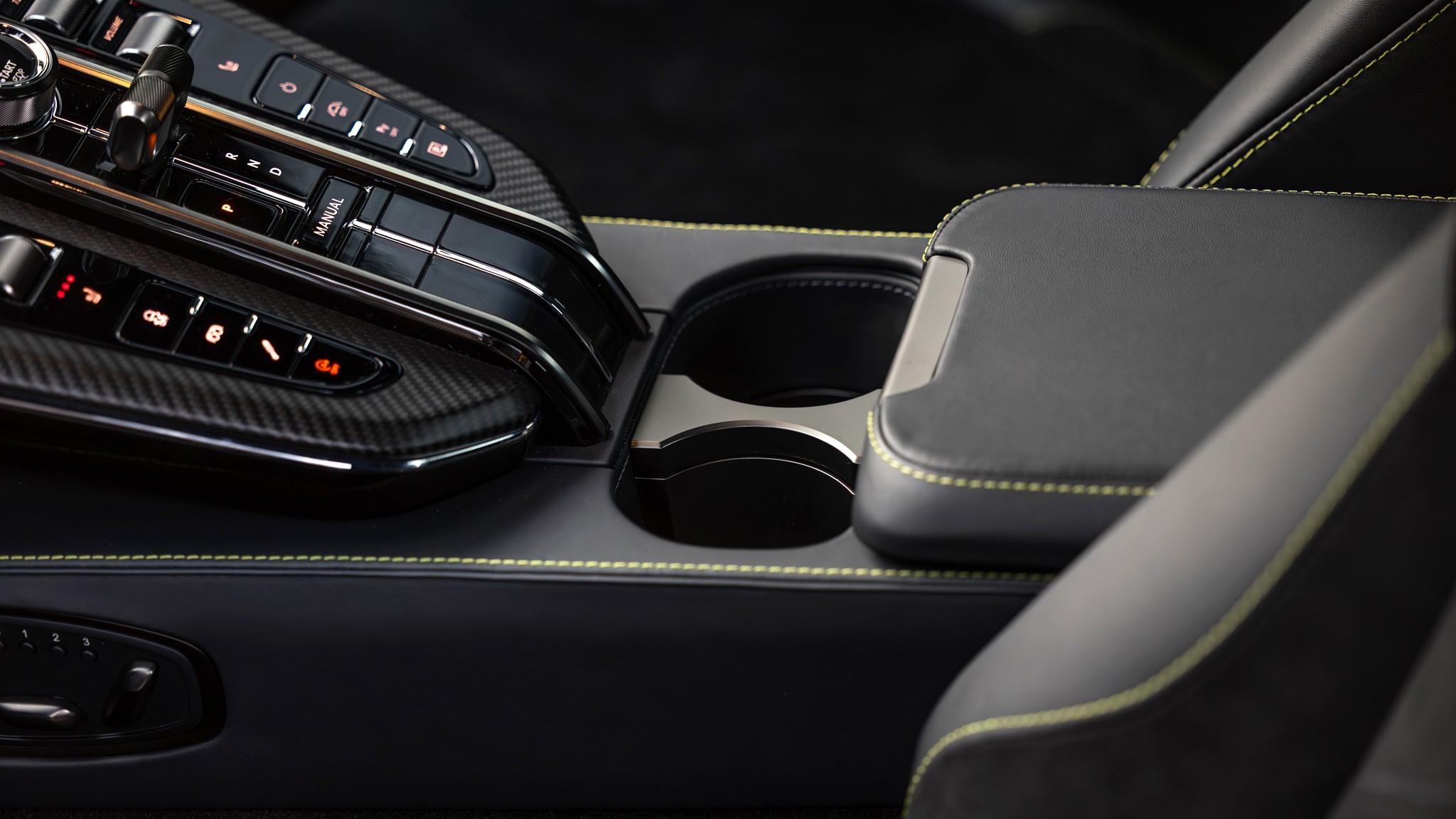 036 2025 Aston Martin Vantage