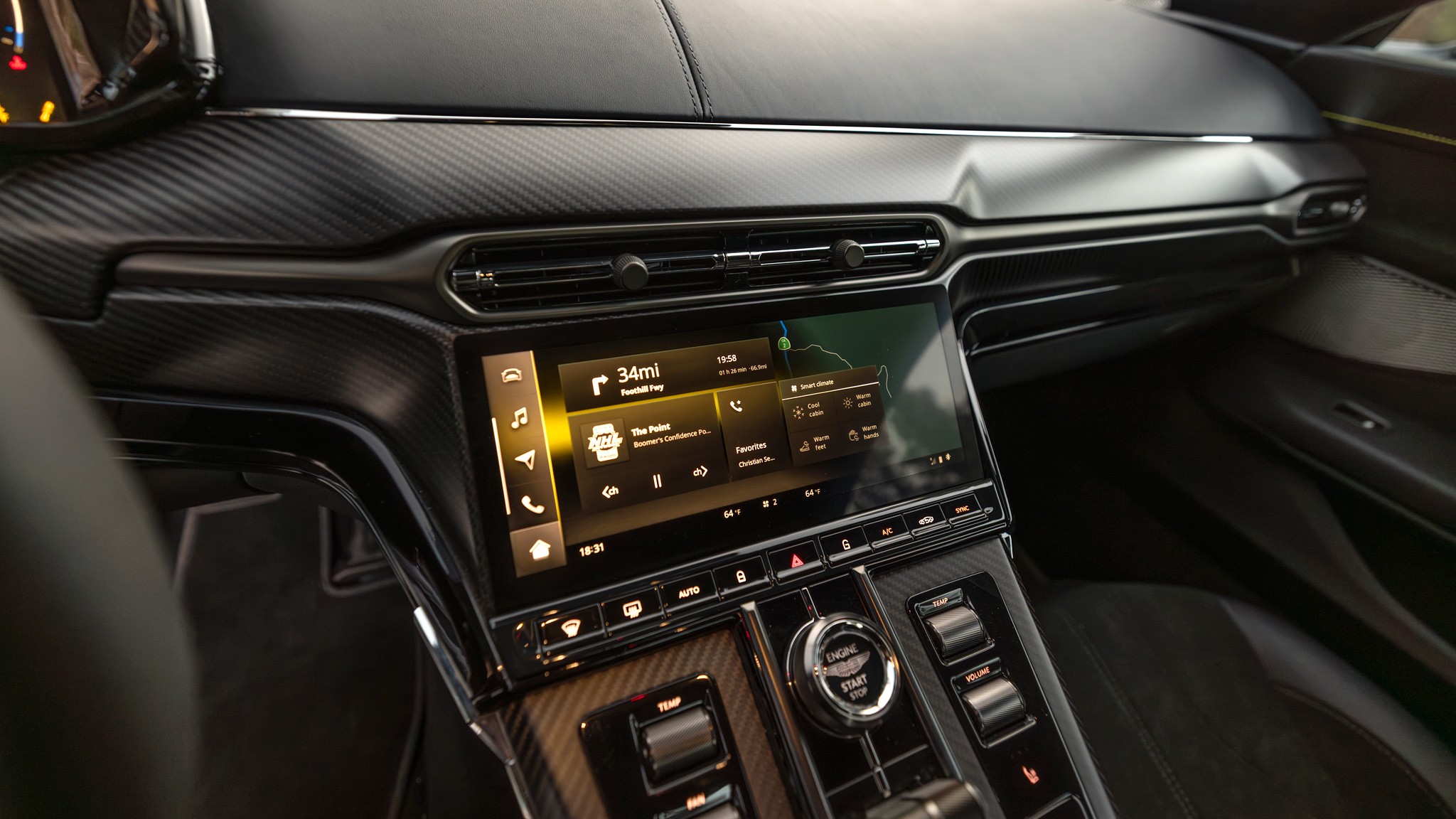 042 2025 Aston Martin Vantage