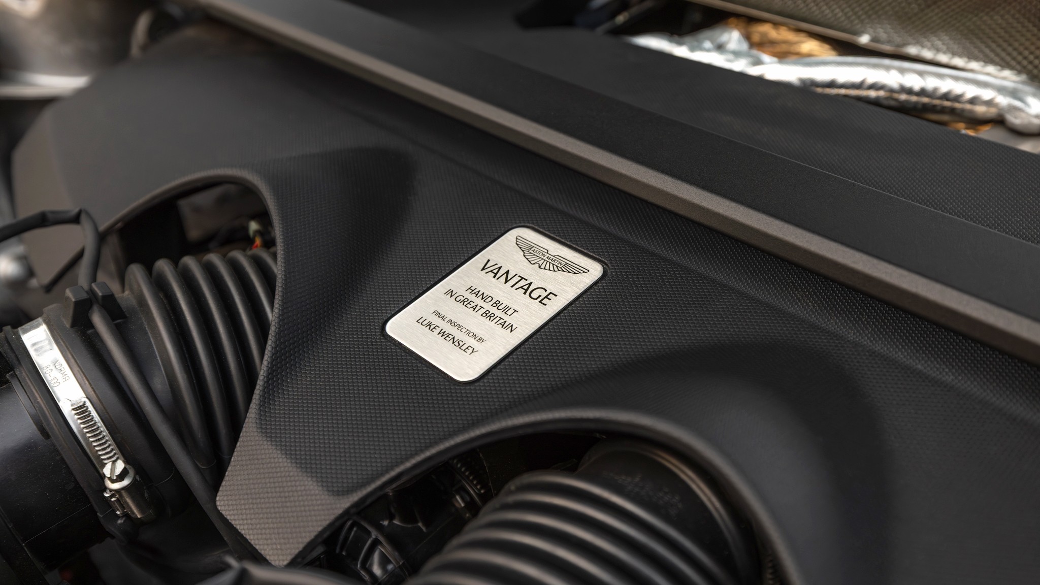 044 2025 Aston Martin Vantage