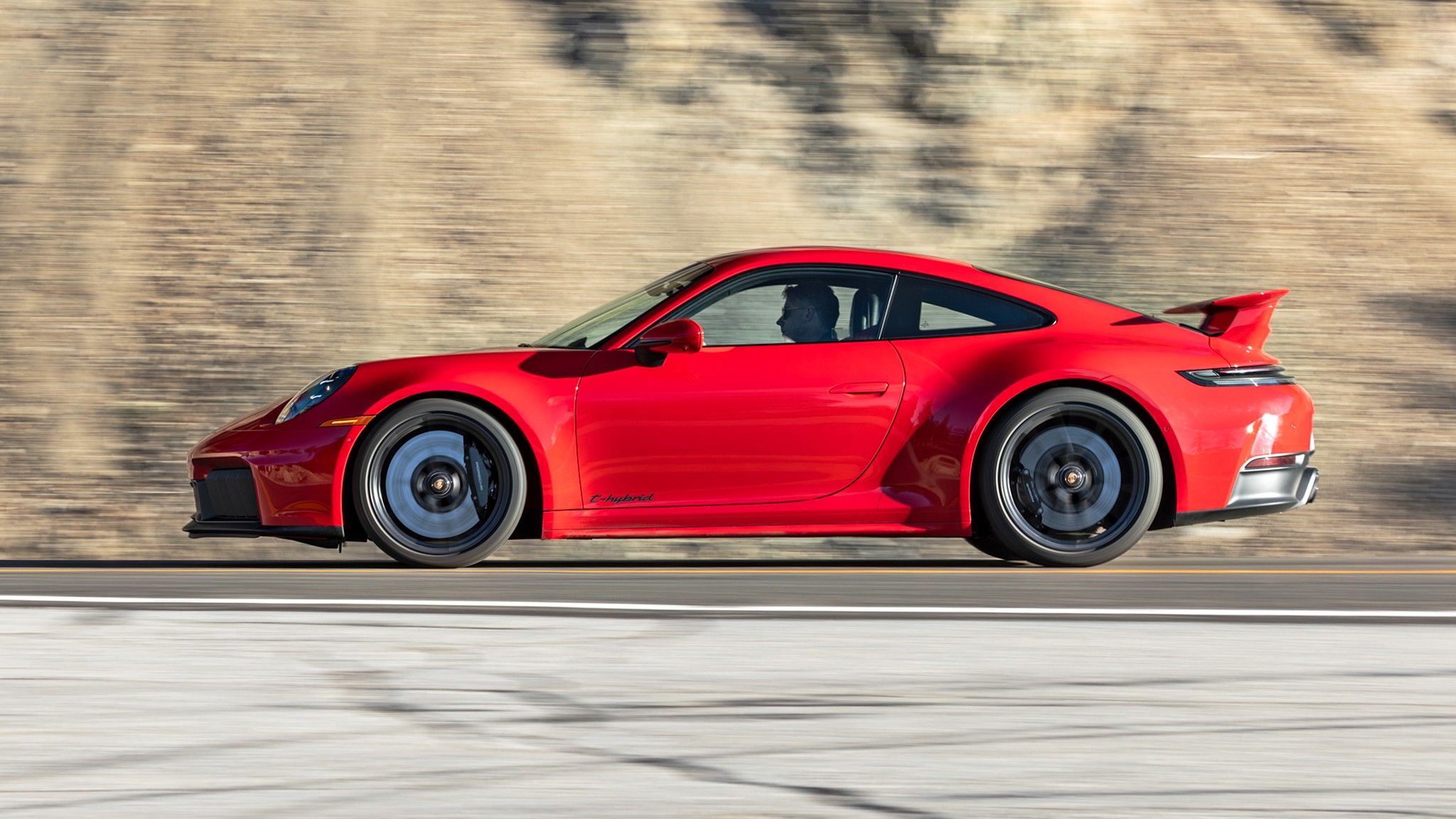 007 2025 Porsche 911 T hybrid